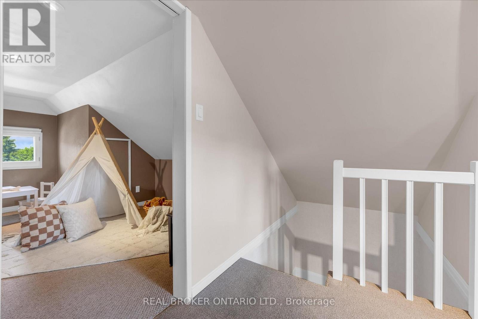 99 Tuxedo Avenue S, Hamilton, ON - Indoor