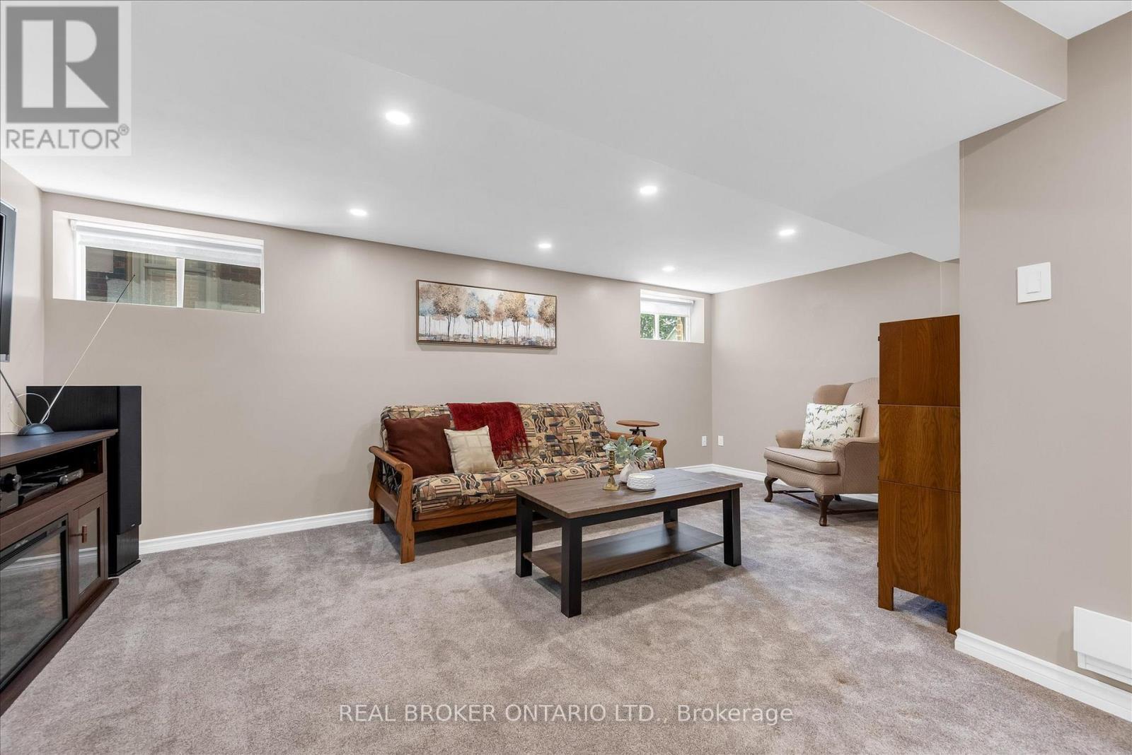 99 Tuxedo Avenue S, Hamilton, ON - Indoor Photo Showing Basement