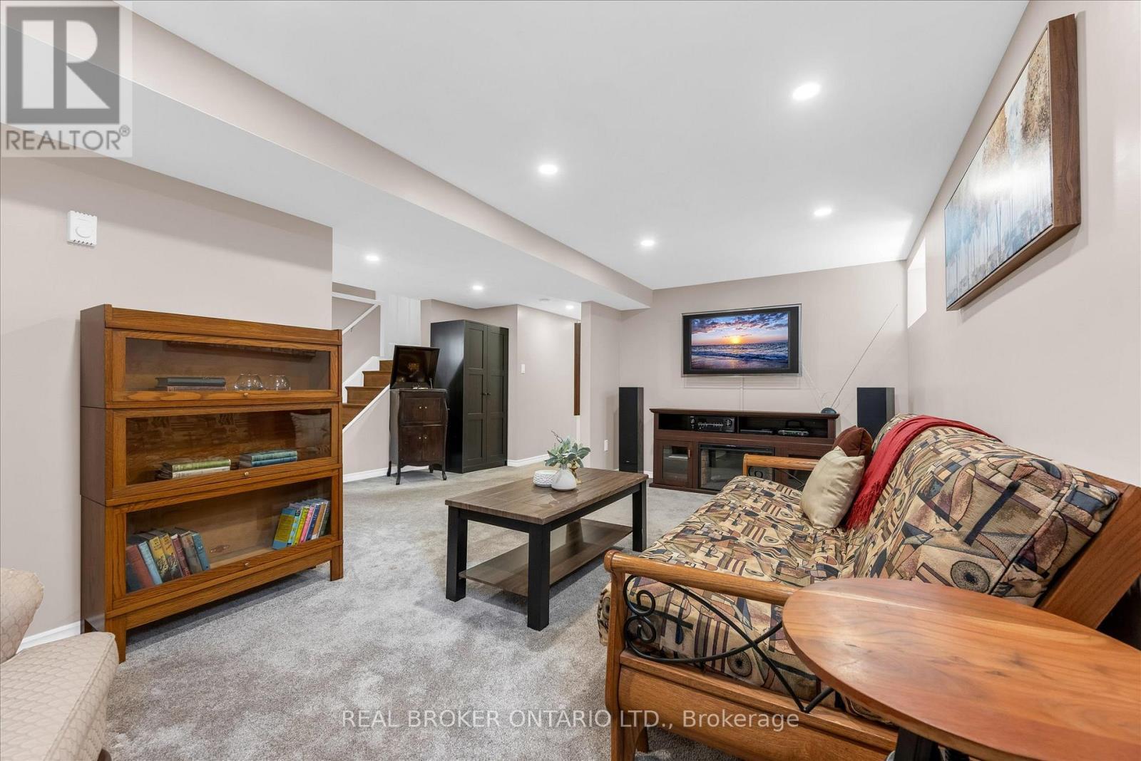 99 Tuxedo Avenue S, Hamilton, ON - Indoor