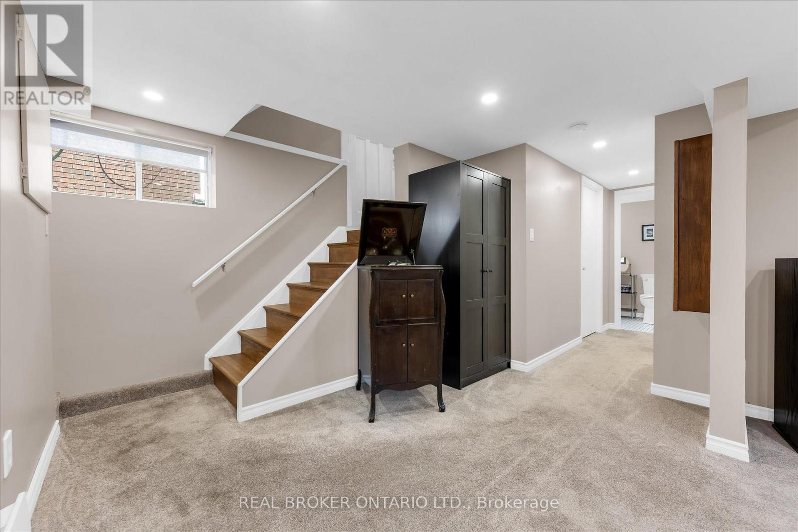 99 Tuxedo Avenue S, Hamilton, ON - Indoor