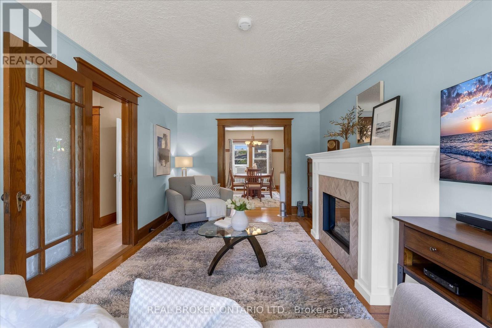99 Tuxedo Avenue S, Hamilton, ON - Indoor With Fireplace