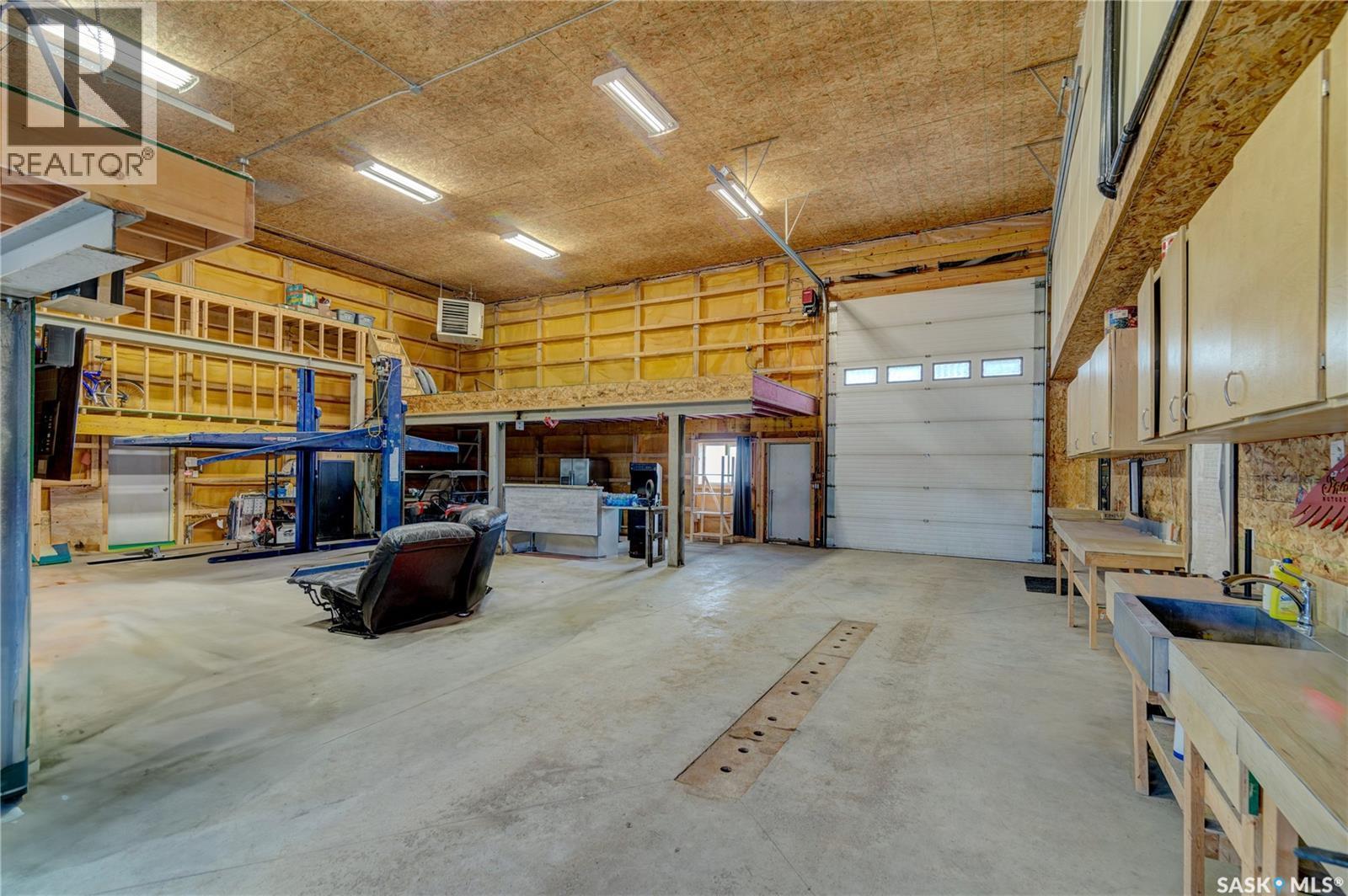 17 Longman Drive, Longlaketon Rm No. 219, SK - Indoor Photo Showing Garage