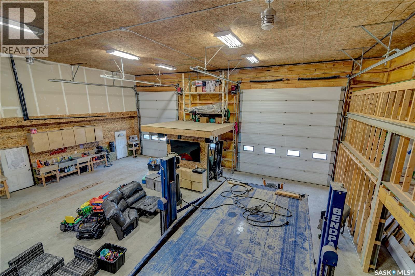17 Longman Drive, Longlaketon Rm No. 219, SK - Indoor Photo Showing Garage