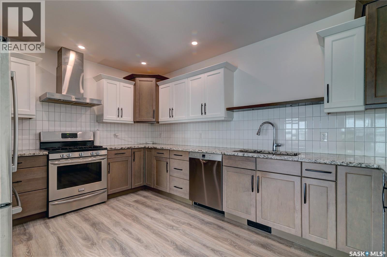 17 Longman Drive, Longlaketon Rm No. 219, SK - Indoor Photo Showing Kitchen With Upgraded Kitchen