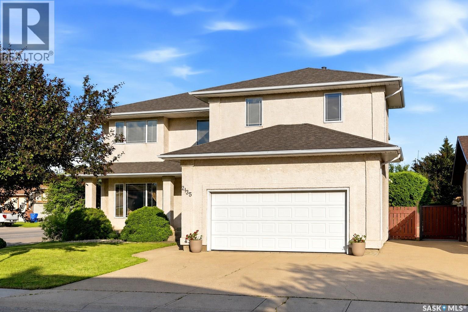 2135 Potts Crescent E, Regina, SK - Outdoor