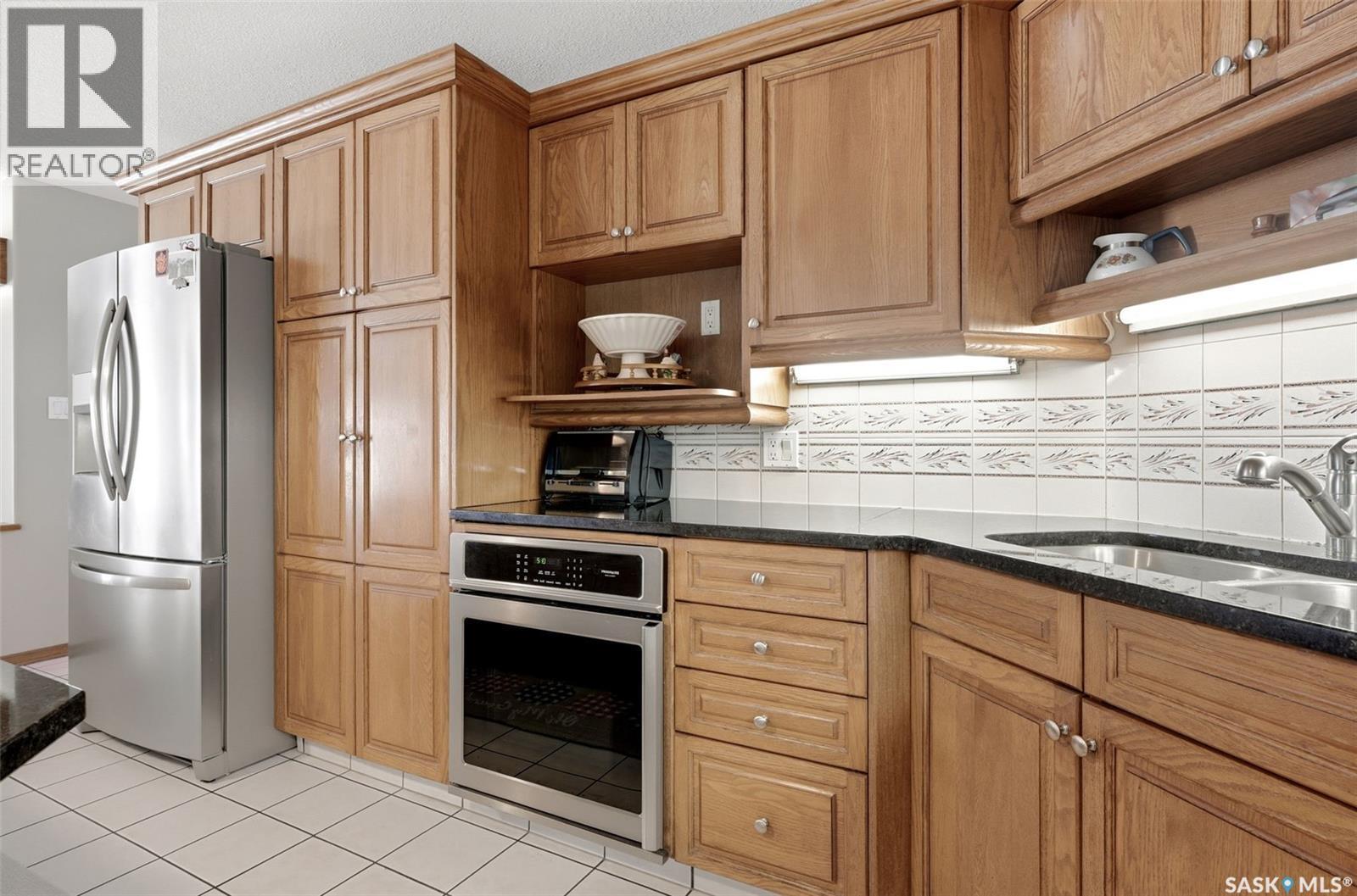 2135 Potts Crescent E, Regina, SK - Indoor Photo Showing Kitchen With Double Sink