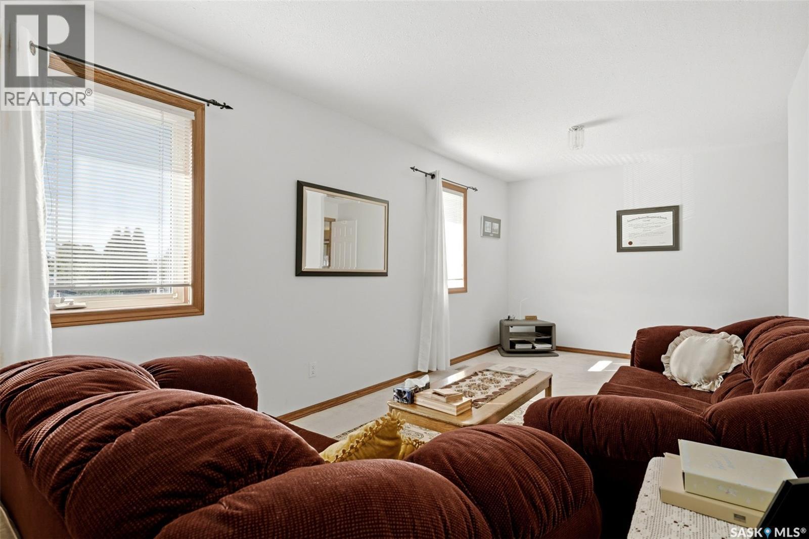 2135 Potts Crescent E, Regina, SK - Indoor Photo Showing Living Room