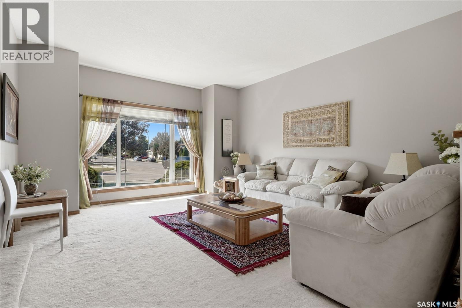 2135 Potts Crescent E, Regina, SK - Indoor Photo Showing Living Room