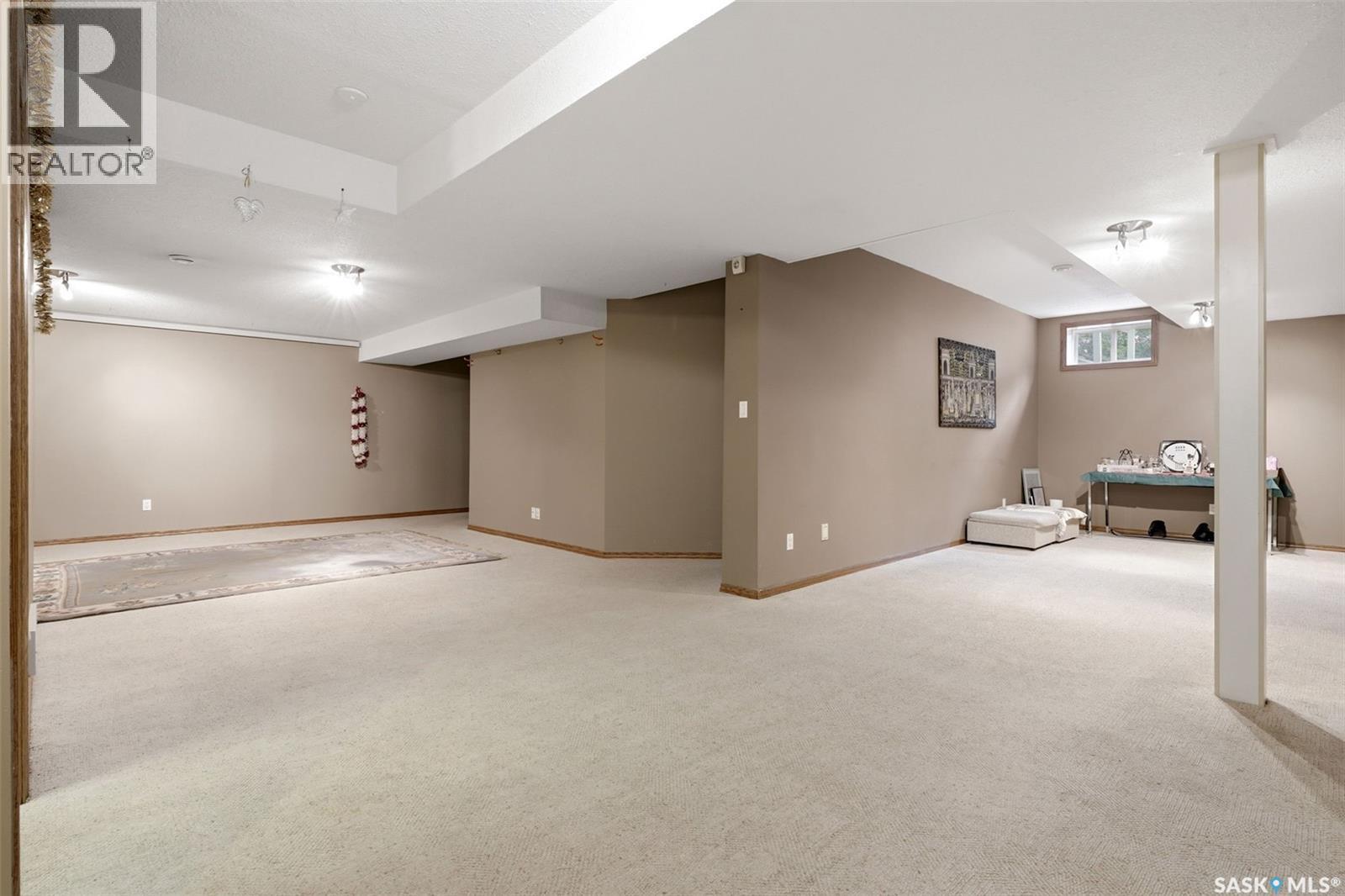 2135 Potts Crescent E, Regina, SK - Indoor