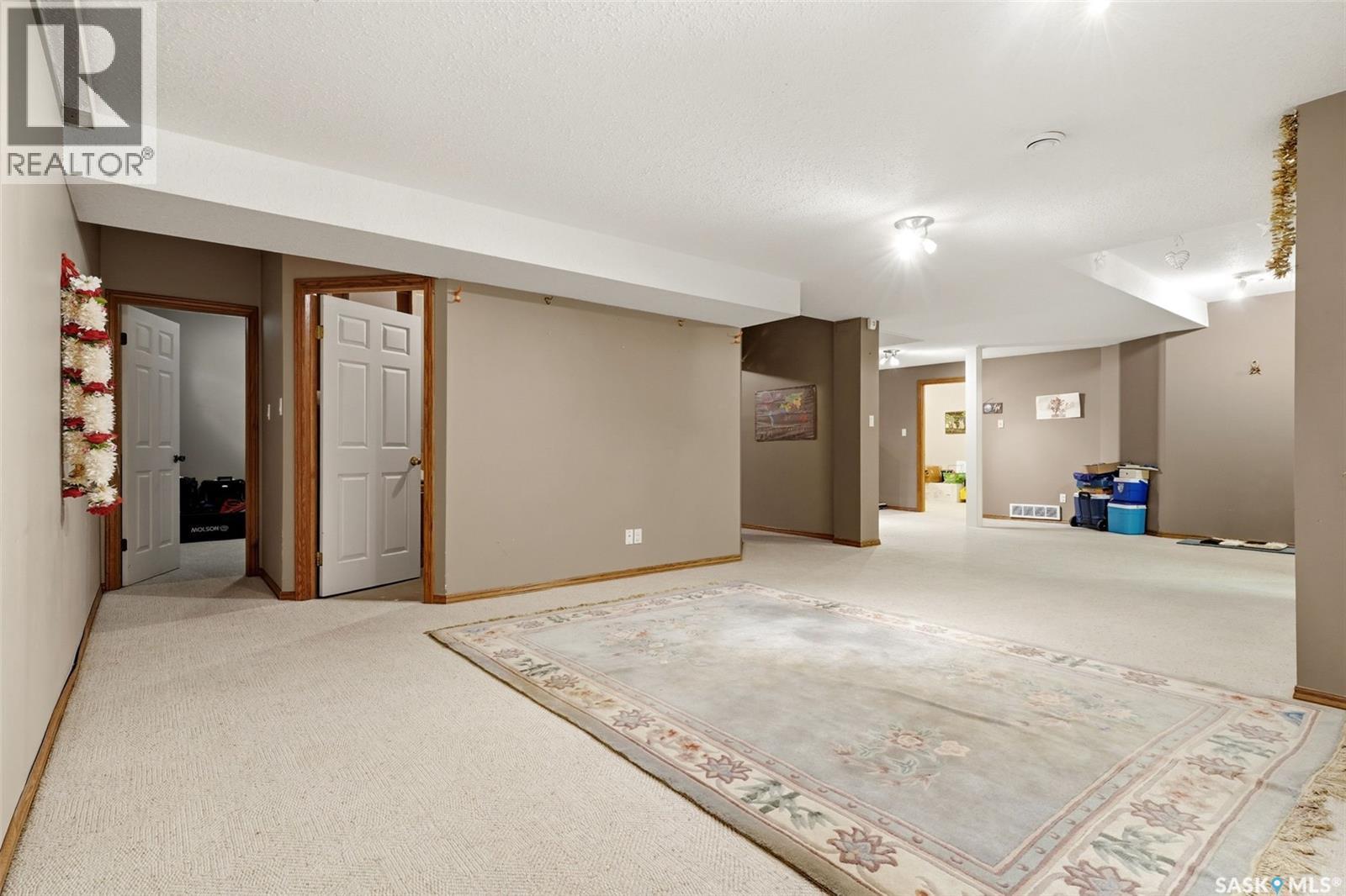 2135 Potts Crescent E, Regina, SK - Indoor