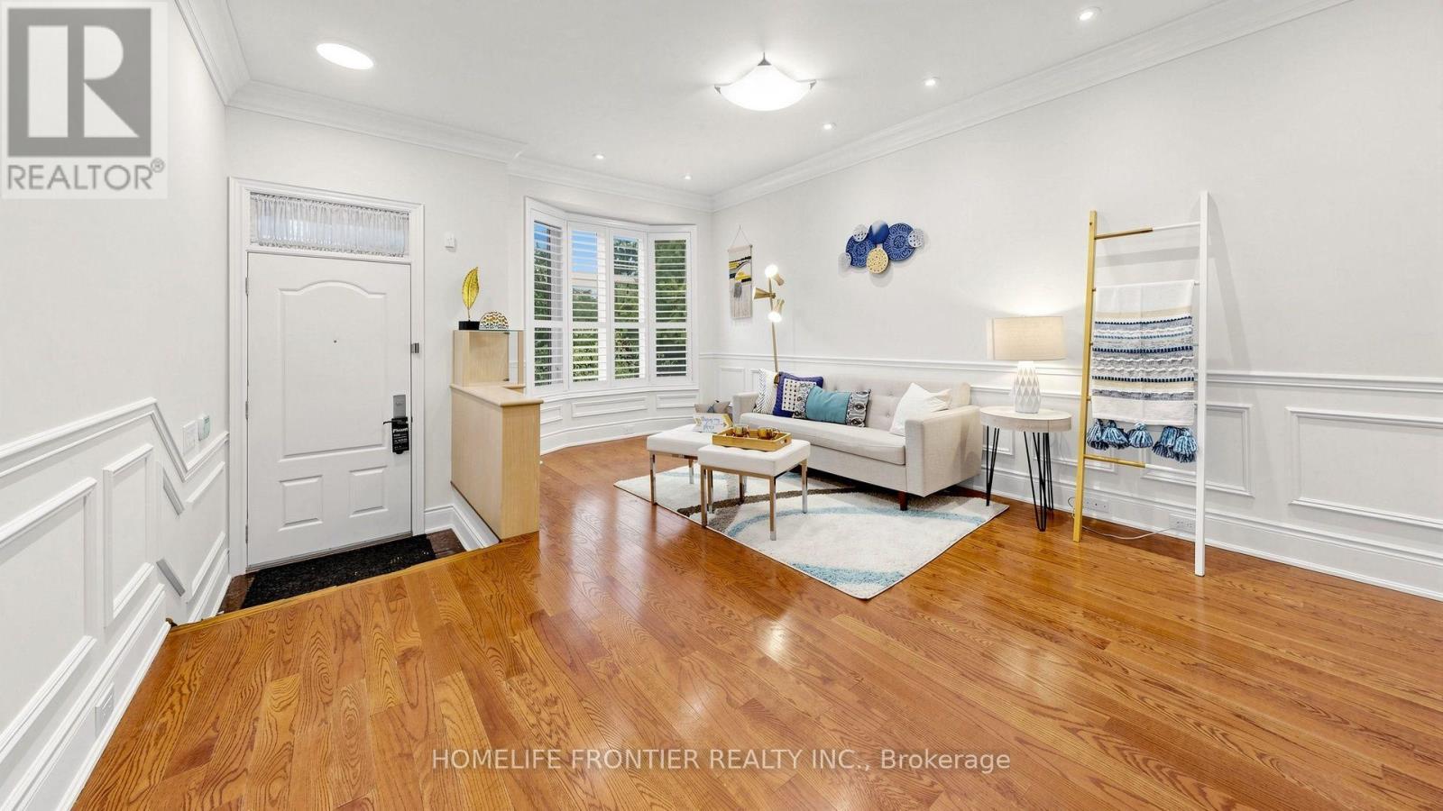 30 Clairtrell Road, Toronto, ON - Indoor