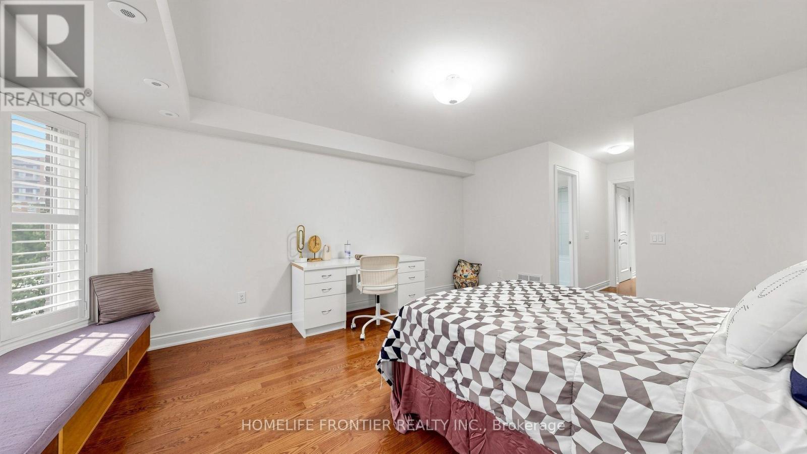 30 Clairtrell Road, Toronto, ON - Indoor Photo Showing Bedroom