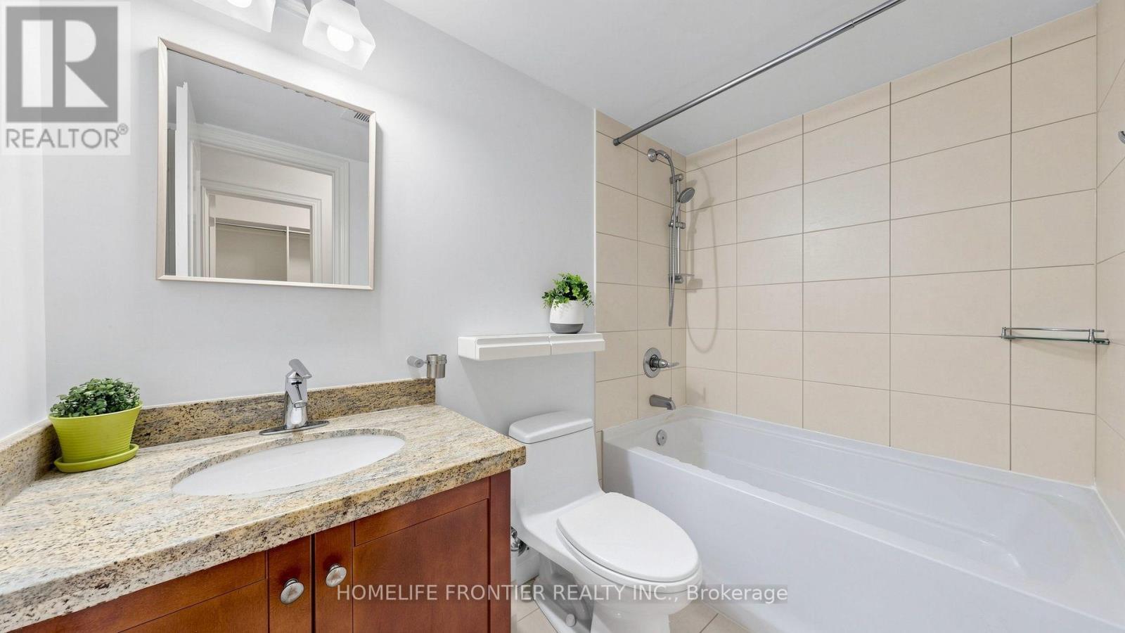 30 Clairtrell Road, Toronto, ON - Indoor Photo Showing Bathroom