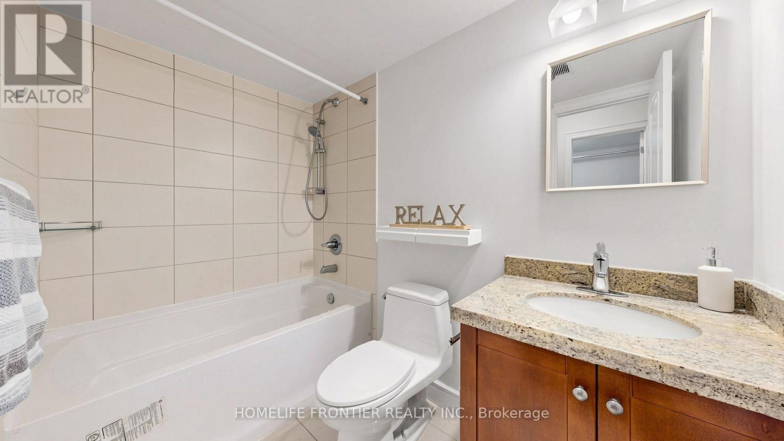 30 Clairtrell Road, Toronto, ON - Indoor Photo Showing Bathroom