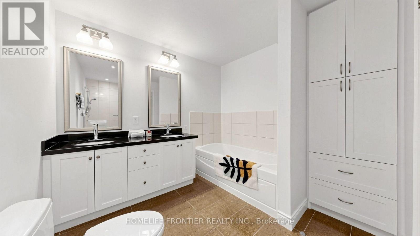 30 Clairtrell Road, Toronto, ON - Indoor Photo Showing Bathroom