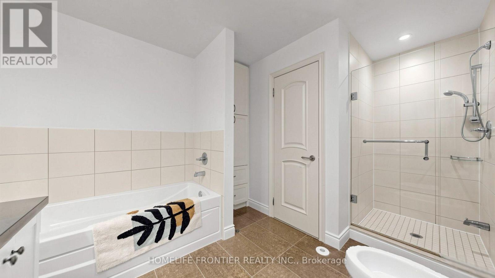 30 Clairtrell Road, Toronto, ON - Indoor Photo Showing Bathroom