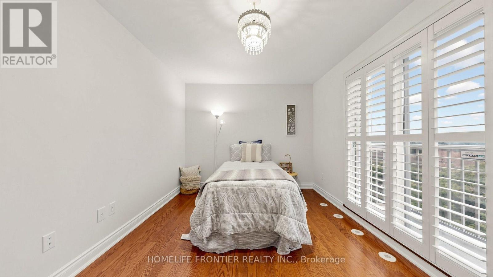 30 Clairtrell Road, Toronto, ON - Indoor