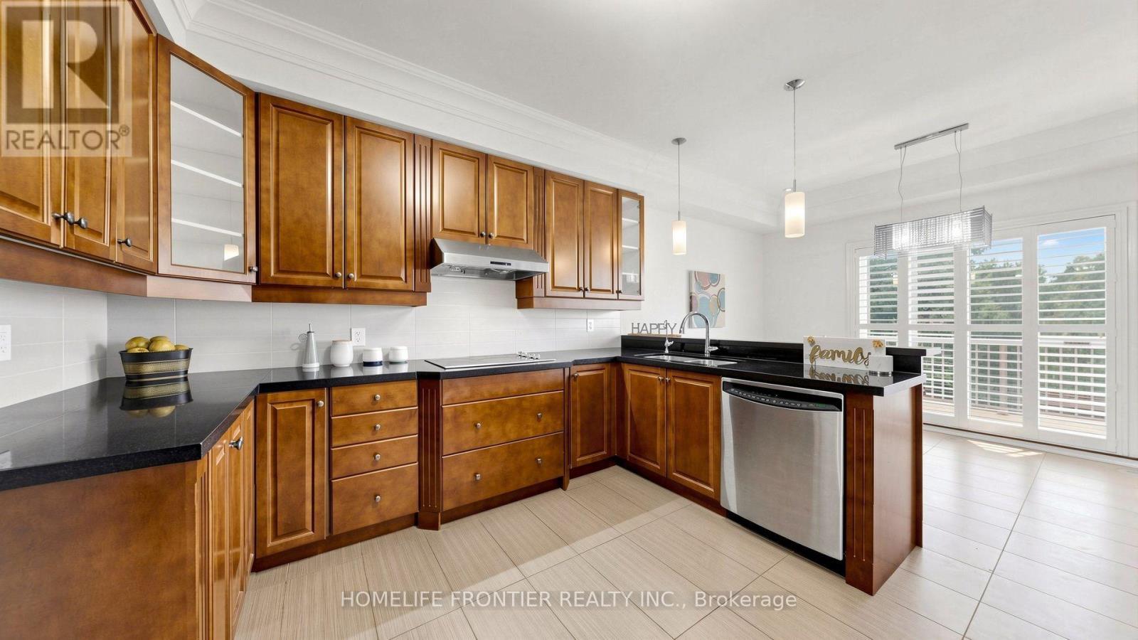 30 Clairtrell Road, Toronto, ON - Indoor Photo Showing Kitchen