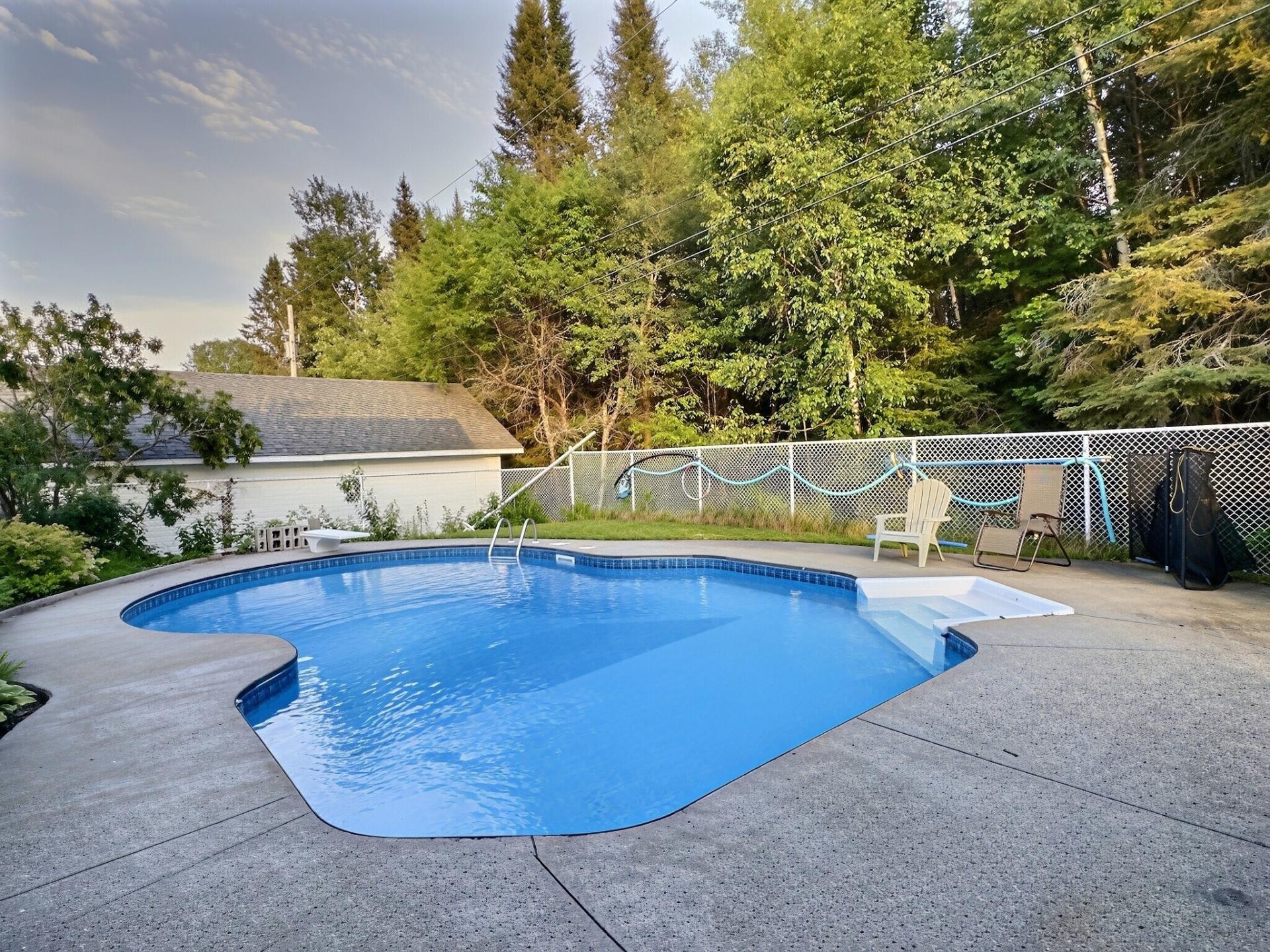 Courtyard - 152 Rue Lafort, Témiscaming, QC - Outdoor With In Ground Pool With Backyard