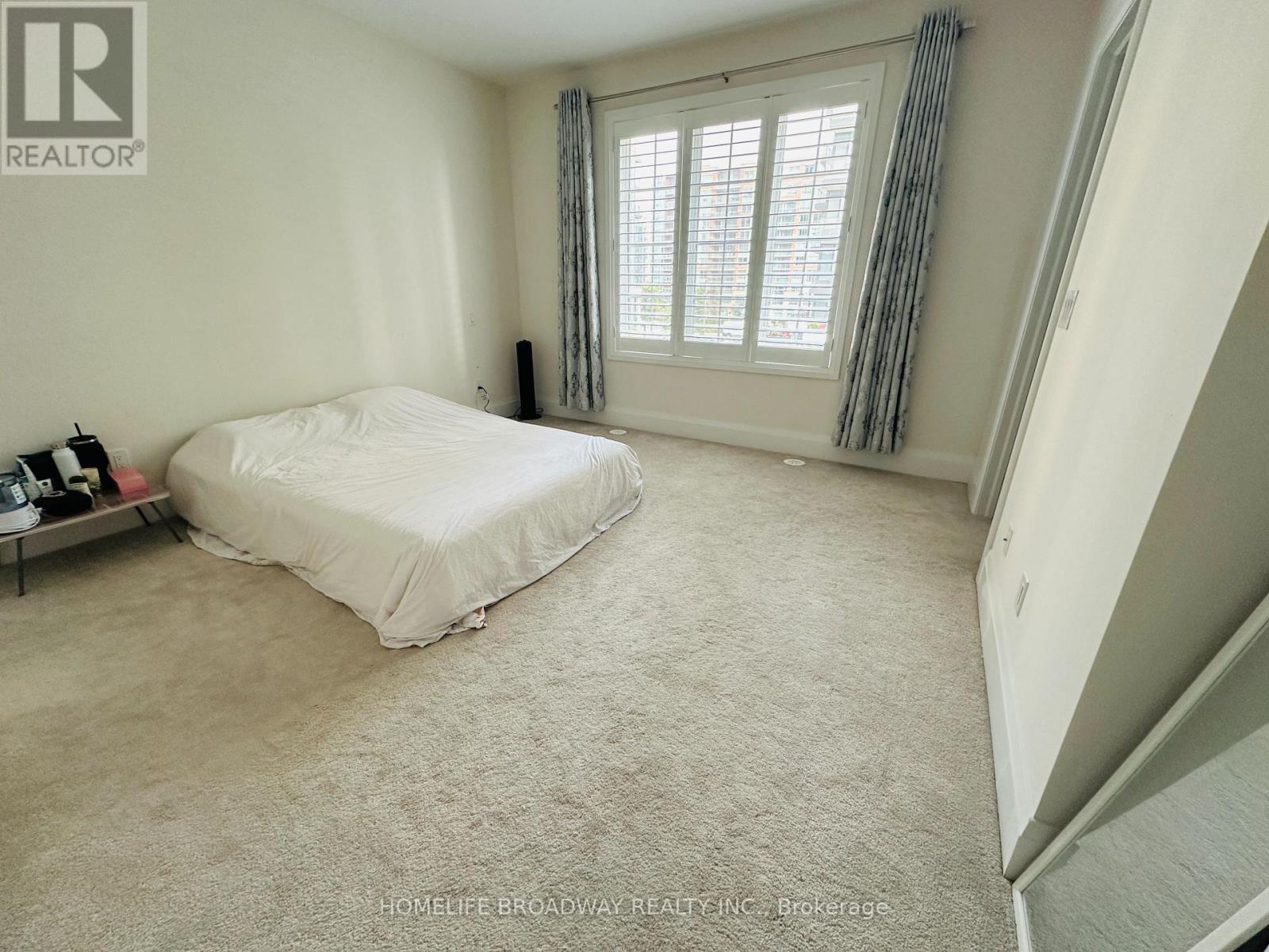 Th7 - 392 Highway 7 E, Richmond Hill, ON - Indoor Photo Showing Bedroom