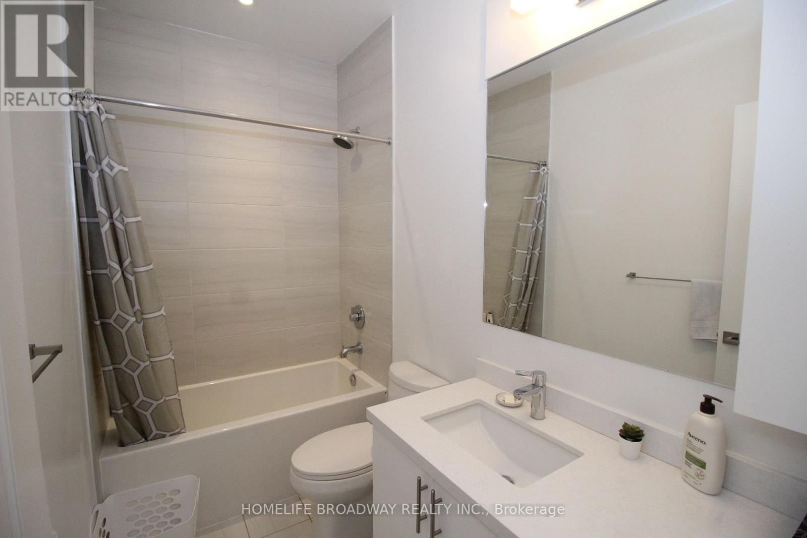 Th7 - 392 Highway 7 E, Richmond Hill, ON - Indoor Photo Showing Bathroom