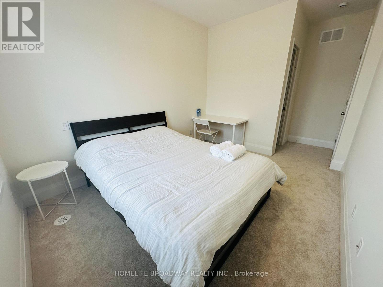 Th7 - 392 Highway 7 E, Richmond Hill, ON - Indoor Photo Showing Bedroom