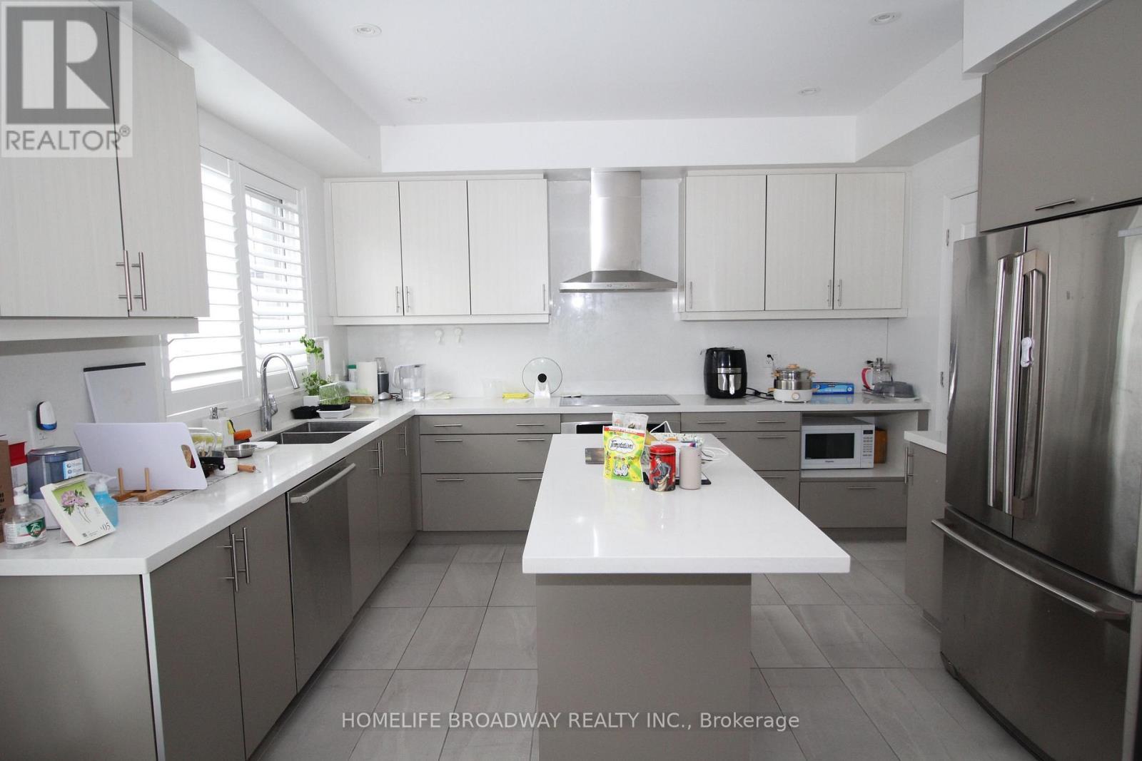 Th7 - 392 Highway 7 E, Richmond Hill, ON - Indoor Photo Showing Kitchen With Double Sink With Upgraded Kitchen