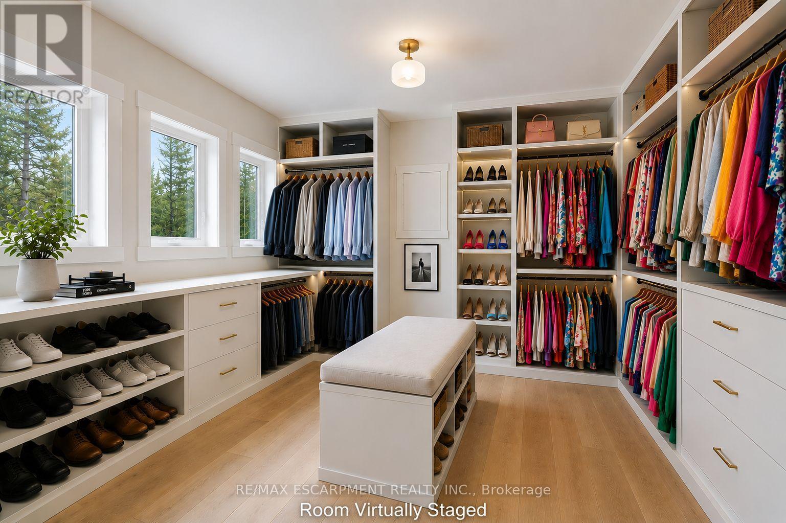 1161 Barkway Road, Gravenhurst, ON - Indoor With Storage