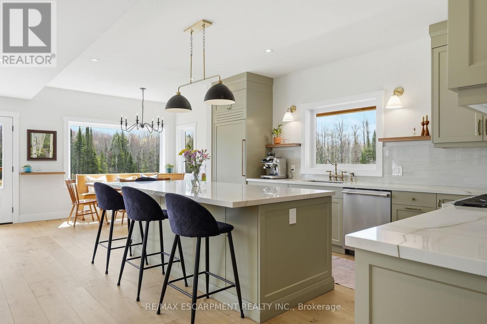 1161 Barkway Road, Gravenhurst, ON - Indoor Photo Showing Kitchen With Upgraded Kitchen