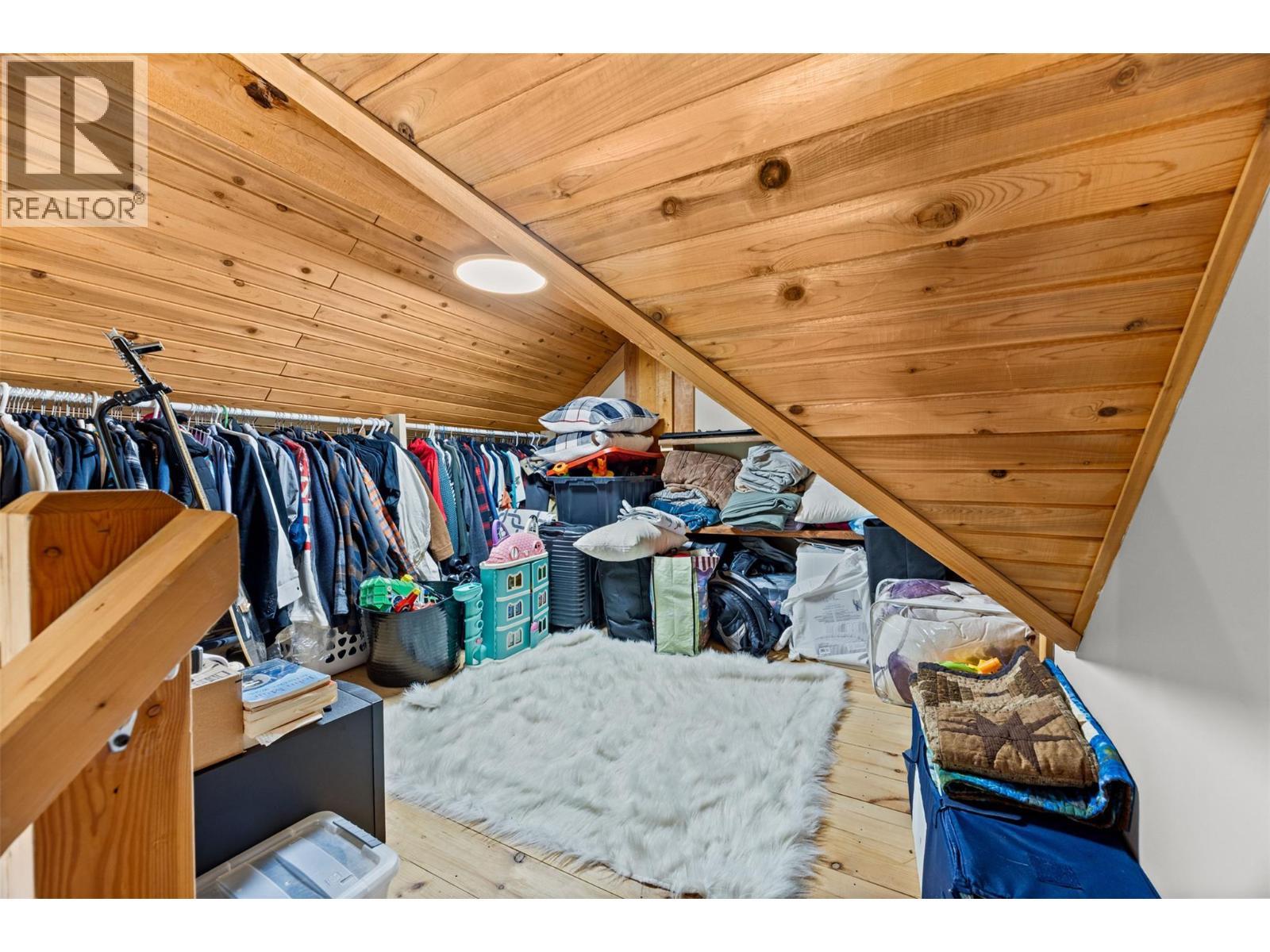 10737 Highway 33 E, Kelowna, BC - Indoor