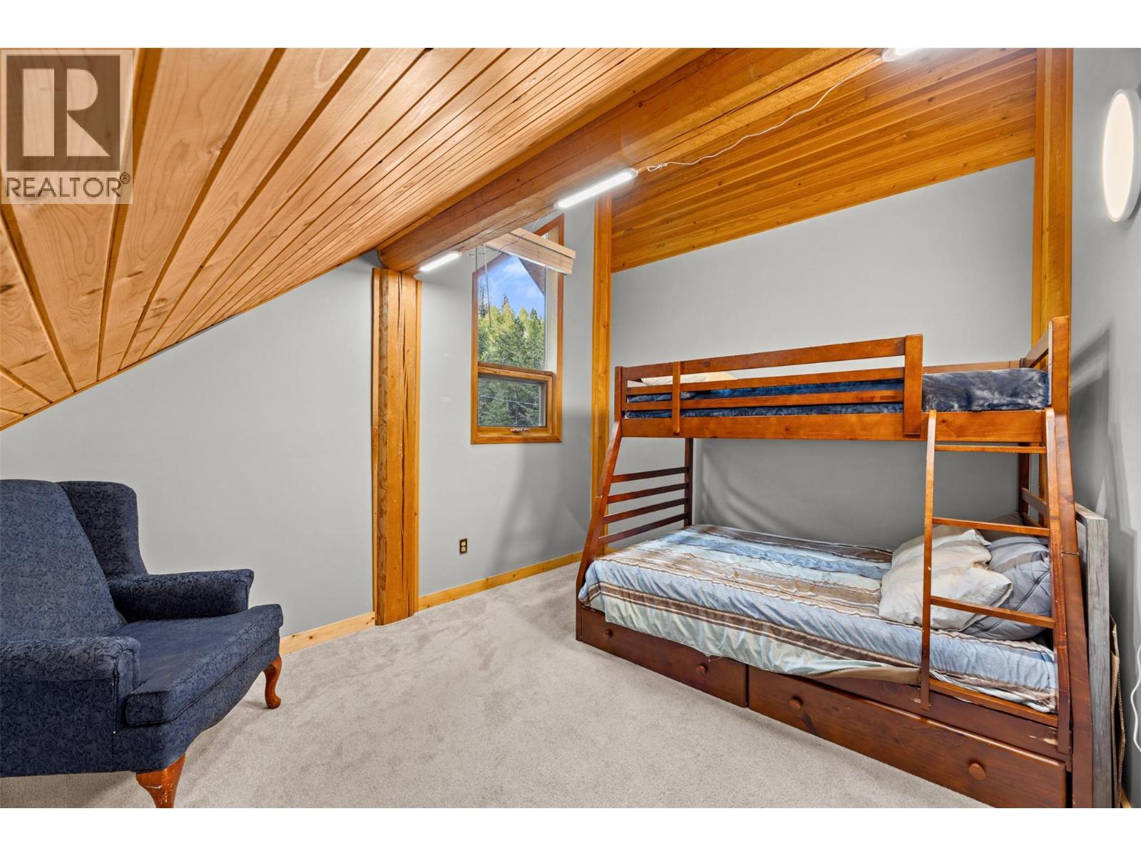 10737 Highway 33 E, Kelowna, BC - Indoor Photo Showing Bedroom