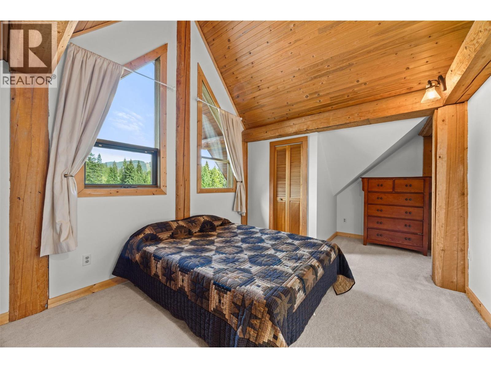 10737 Highway 33 E, Kelowna, BC - Indoor Photo Showing Bedroom
