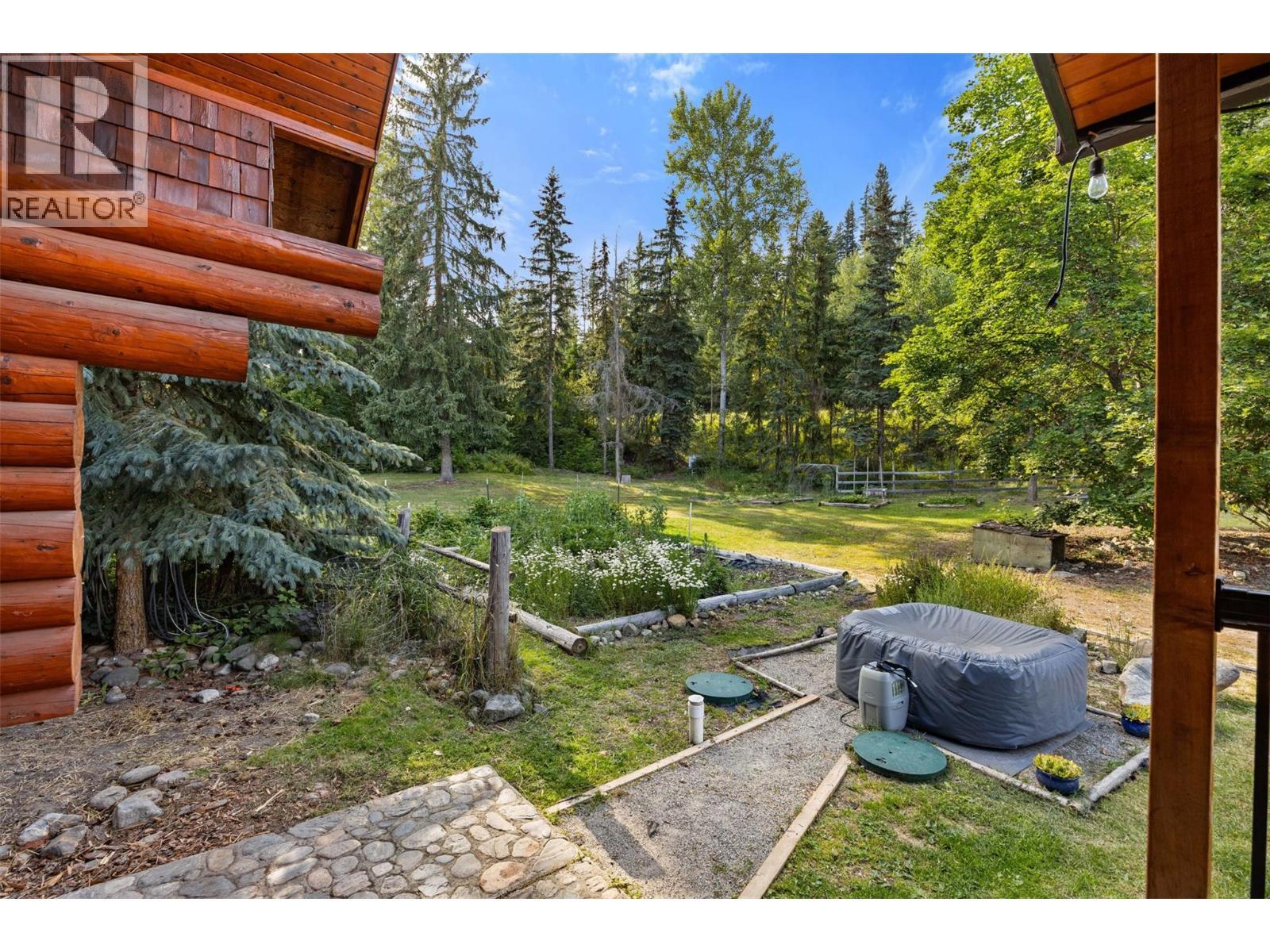 10737 Highway 33 E, Kelowna, BC - Outdoor