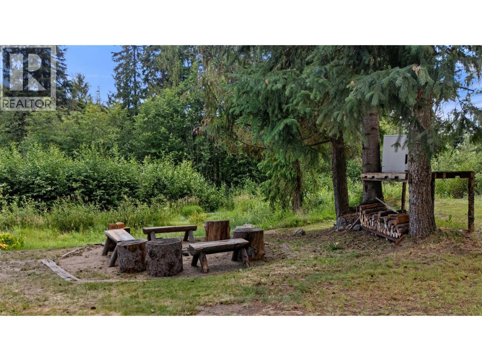 10737 Highway 33 E, Kelowna, BC - Outdoor