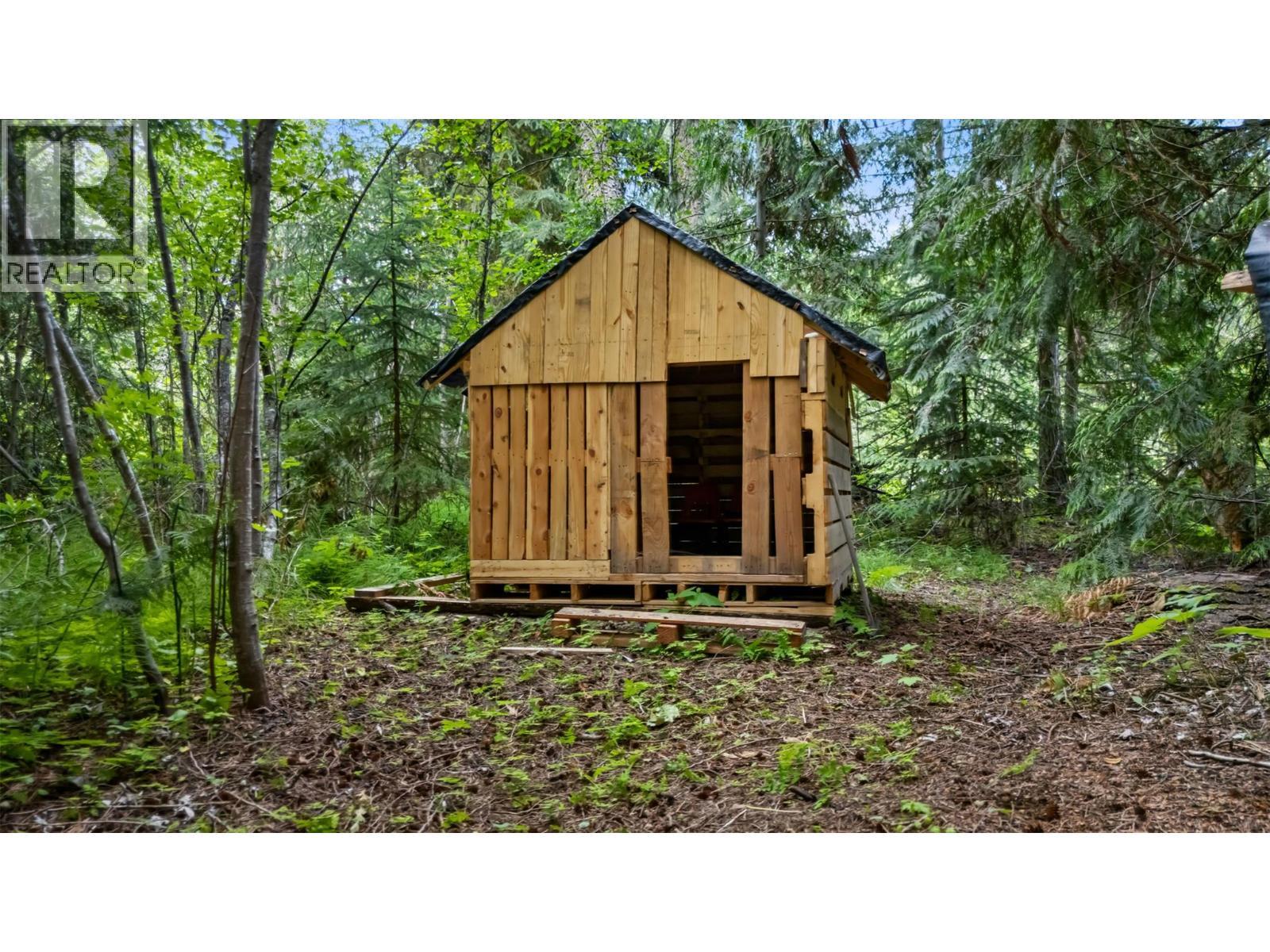 10737 Highway 33 E, Kelowna, BC - Outdoor