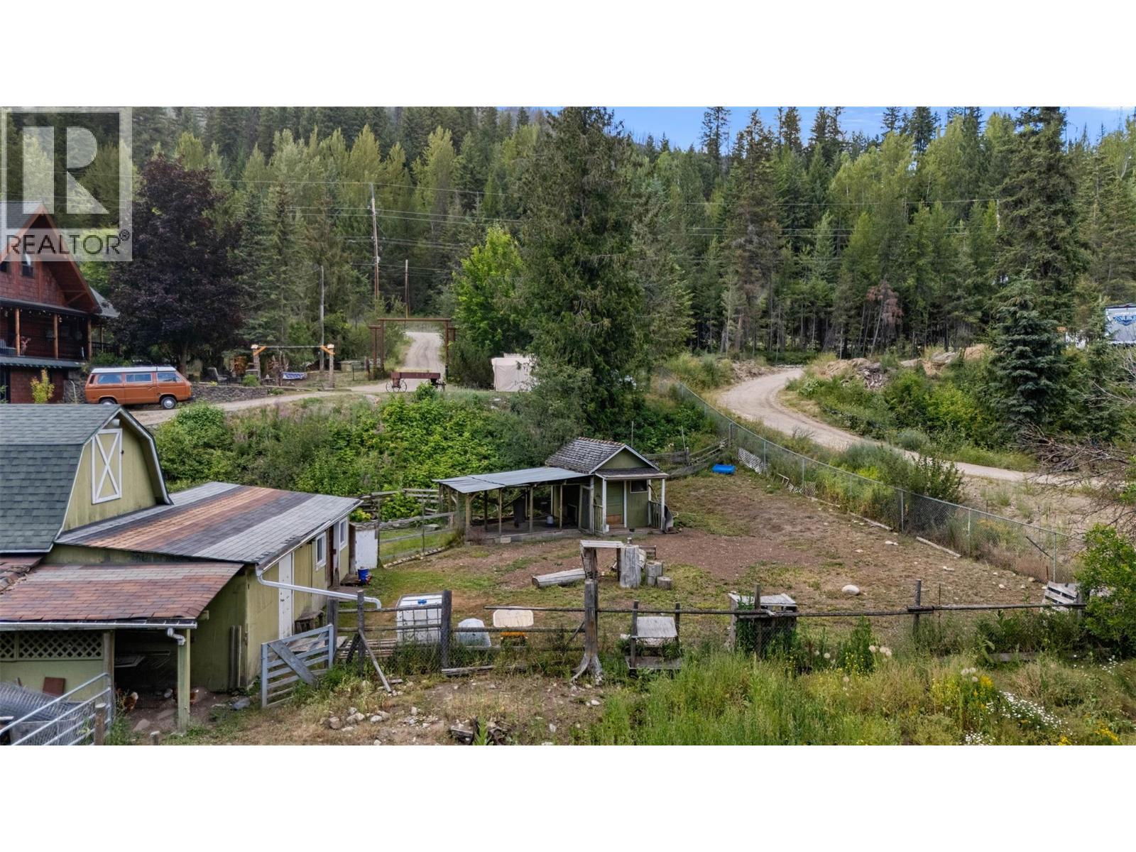 10737 Highway 33 E, Kelowna, BC - Outdoor