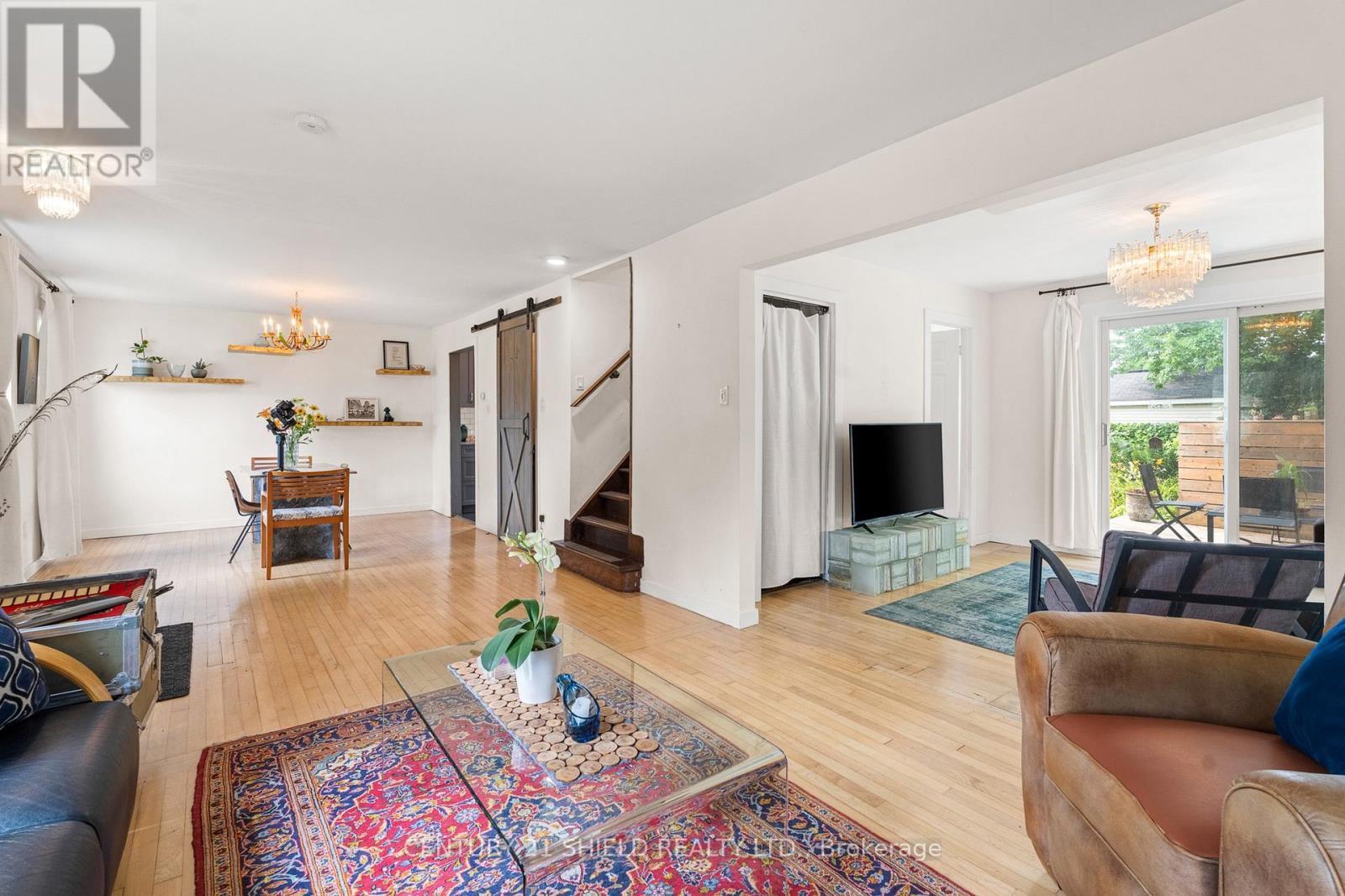 1019 Osborne Avenue, Cornwall, ON - Indoor Photo Showing Living Room