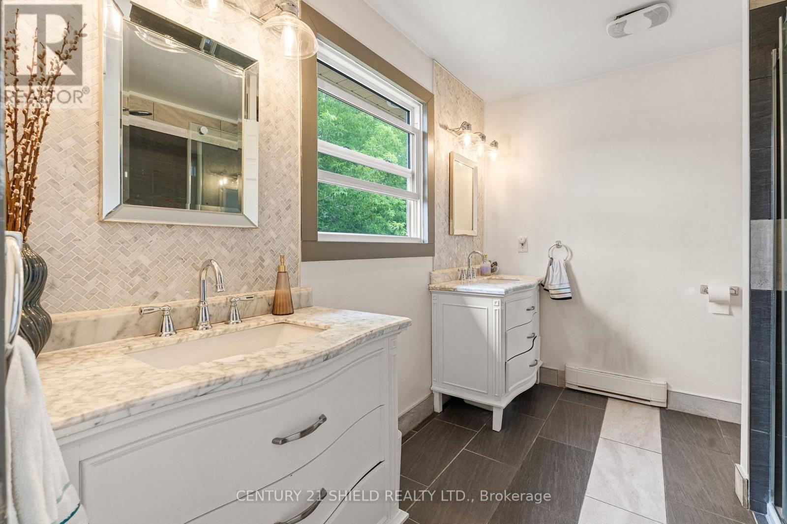 2nd floor bathroom - 1019 Osborne Avenue, Cornwall, ON - Indoor Photo Showing Bathroom