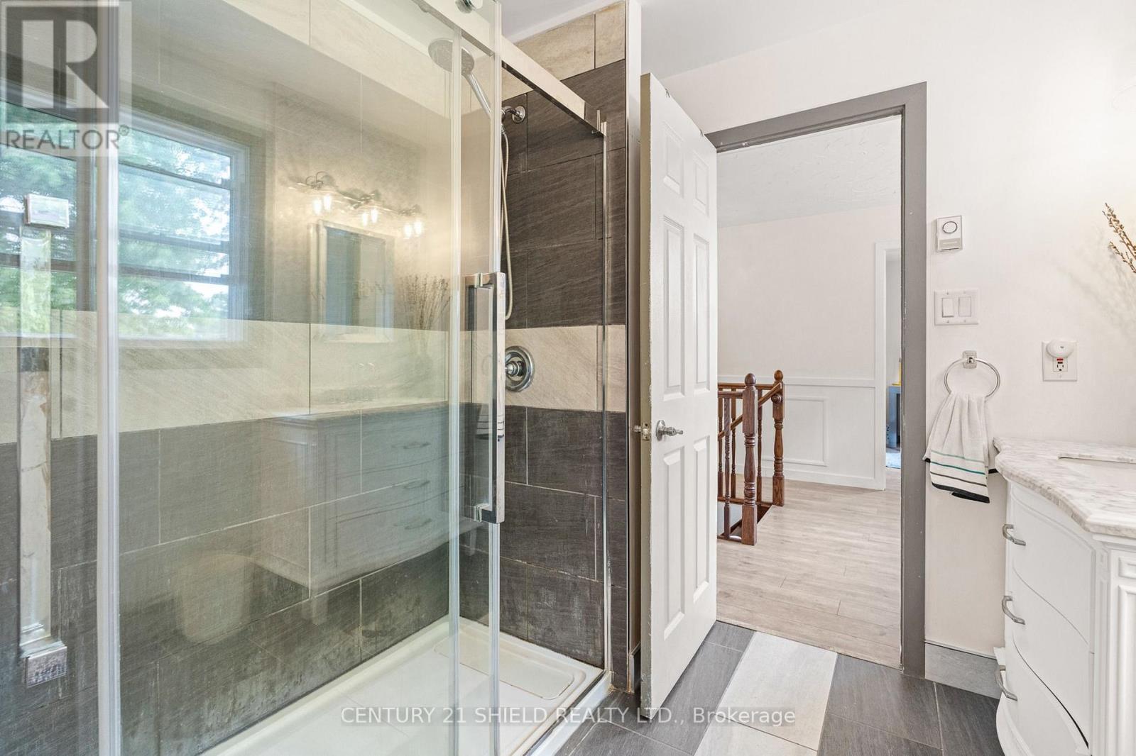 2nd floor bathroom - 1019 Osborne Avenue, Cornwall, ON - Indoor Photo Showing Bathroom