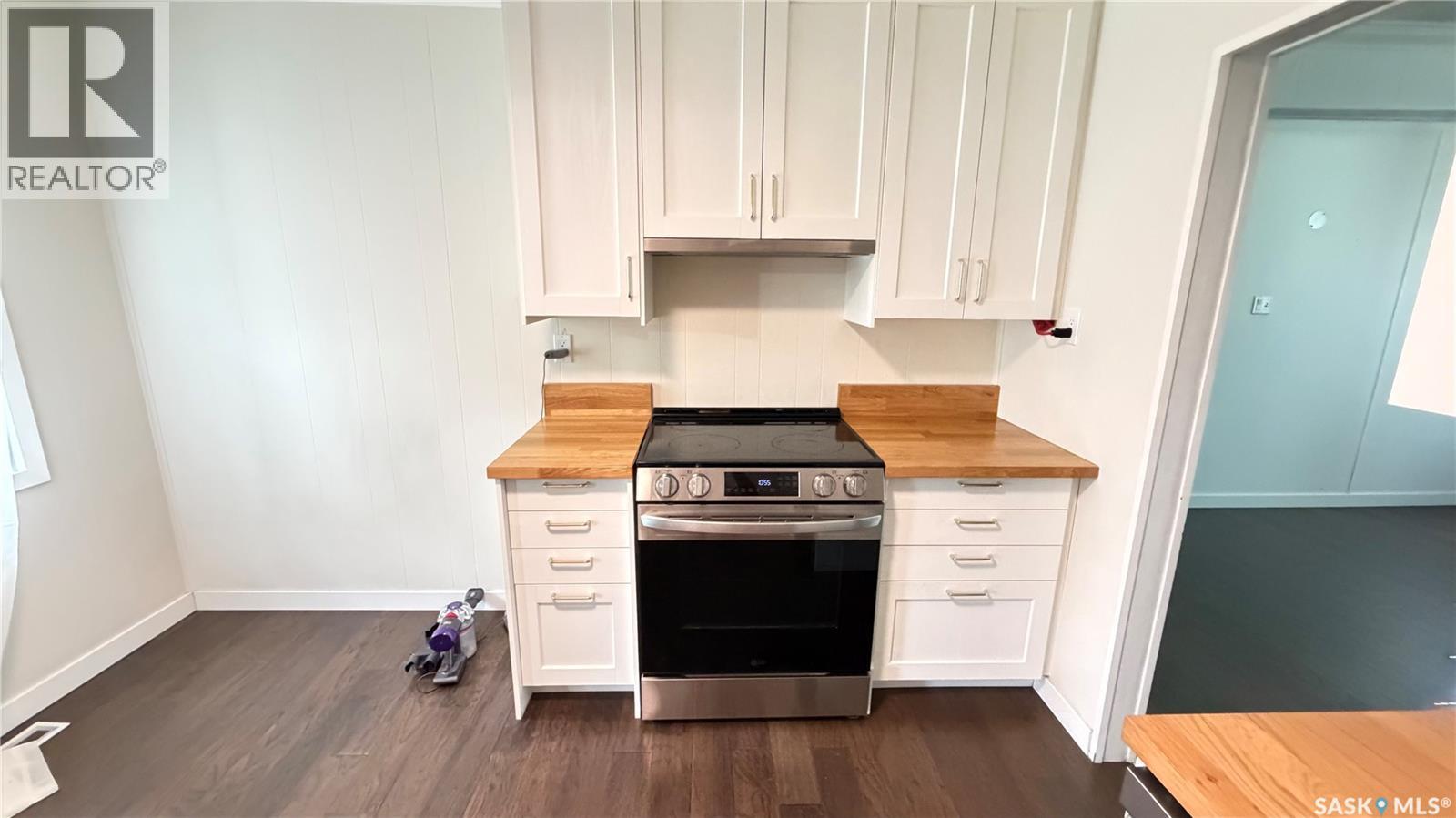 320 Aspen Street, Maple Creek, SK - Indoor Photo Showing Kitchen