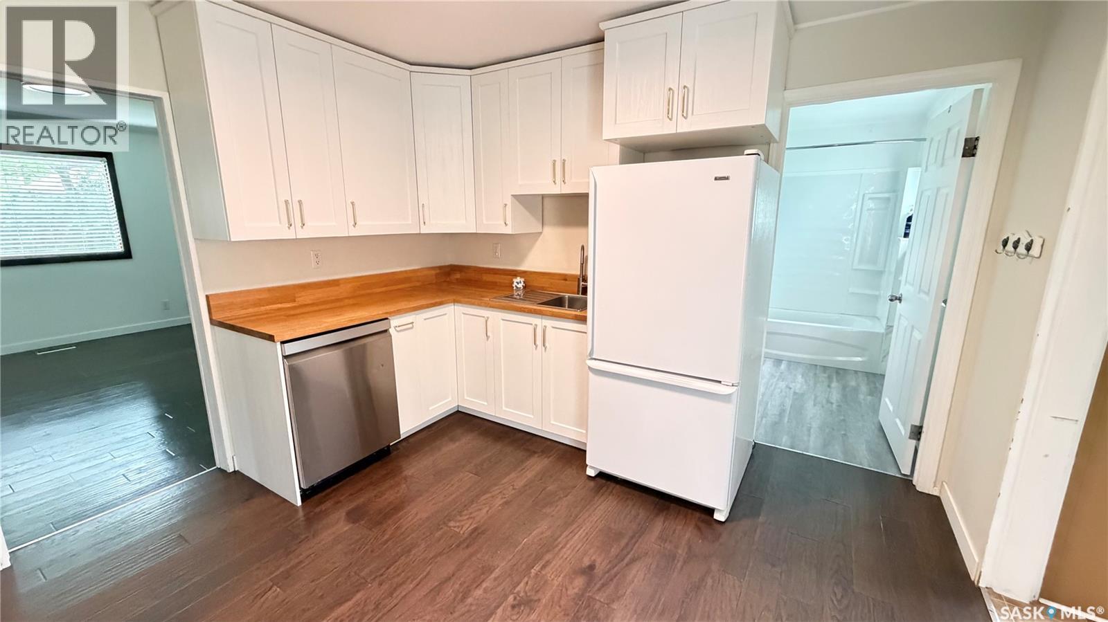 320 Aspen Street, Maple Creek, SK - Indoor Photo Showing Kitchen