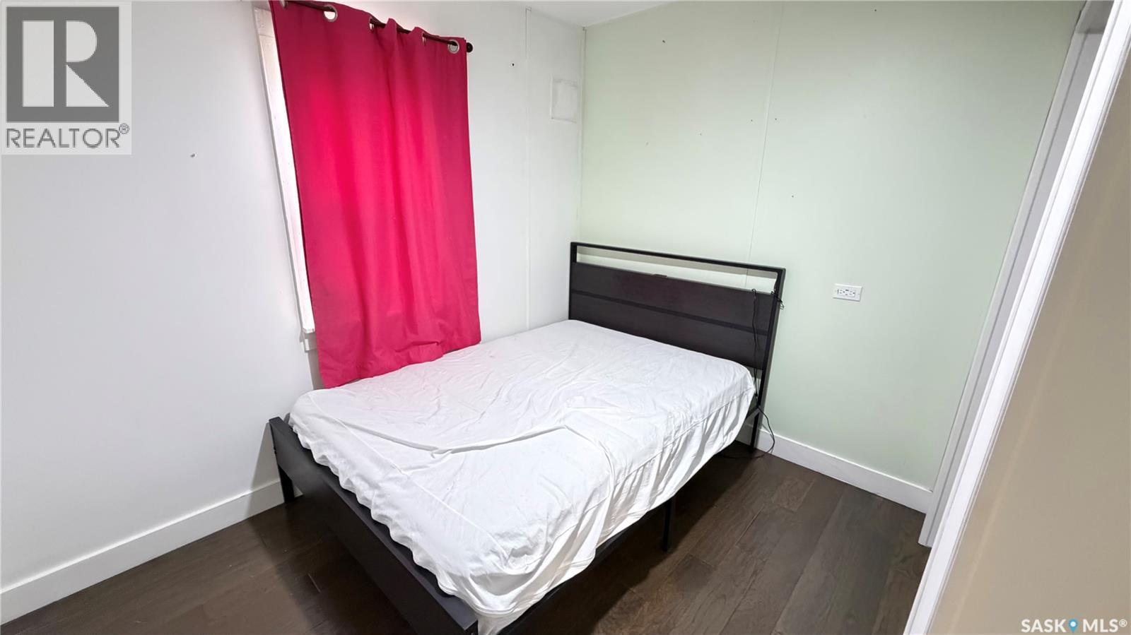 320 Aspen Street, Maple Creek, SK - Indoor Photo Showing Bedroom