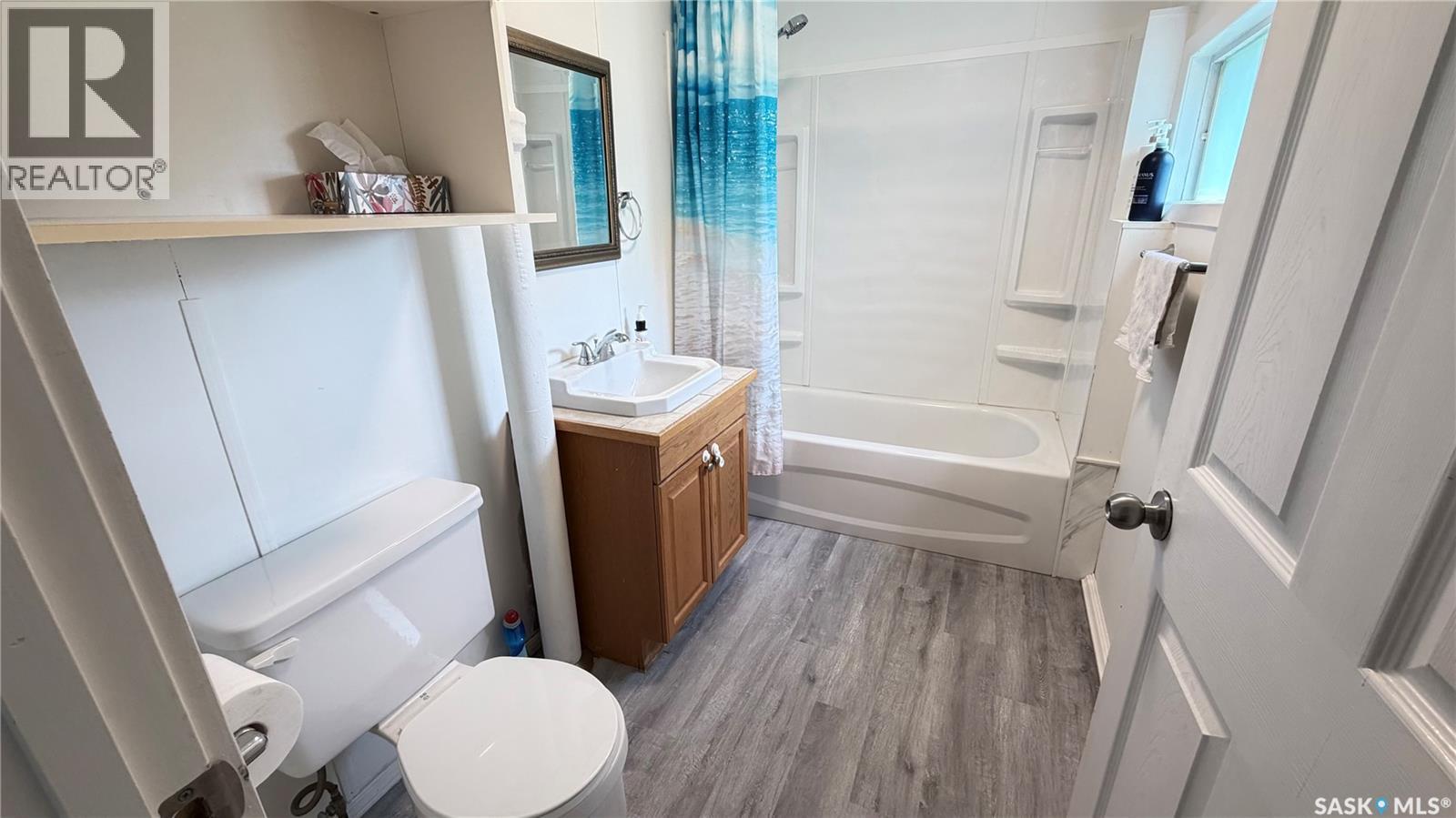 320 Aspen Street, Maple Creek, SK - Indoor Photo Showing Bathroom