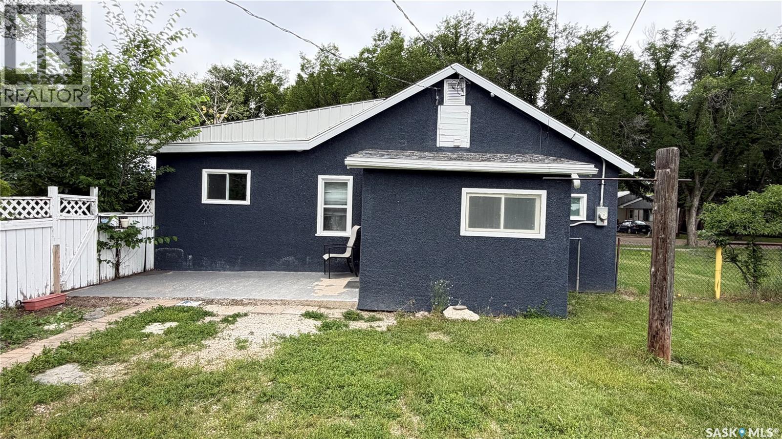 320 Aspen Street, Maple Creek, SK - Outdoor