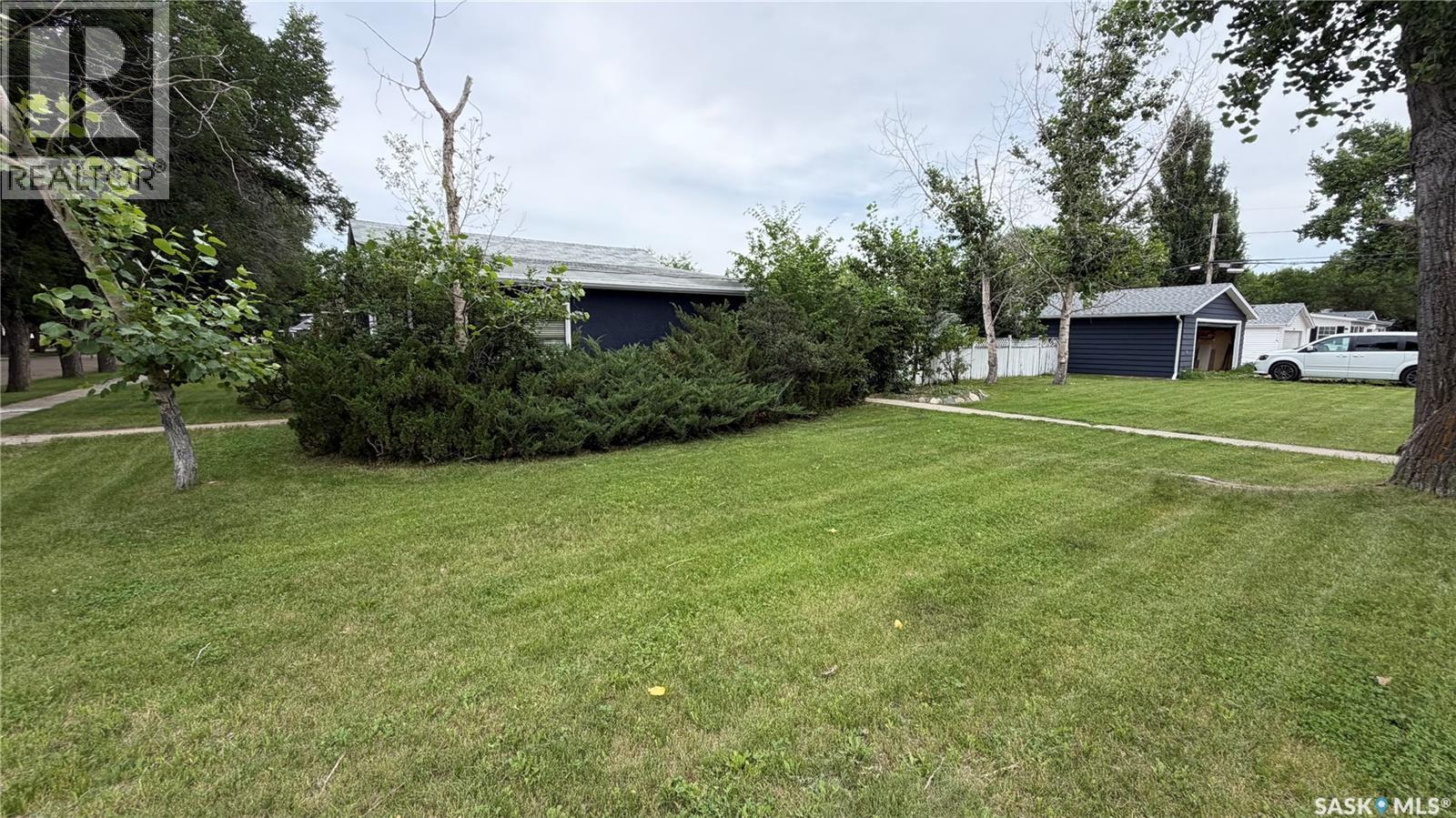320 Aspen Street, Maple Creek, SK - Outdoor