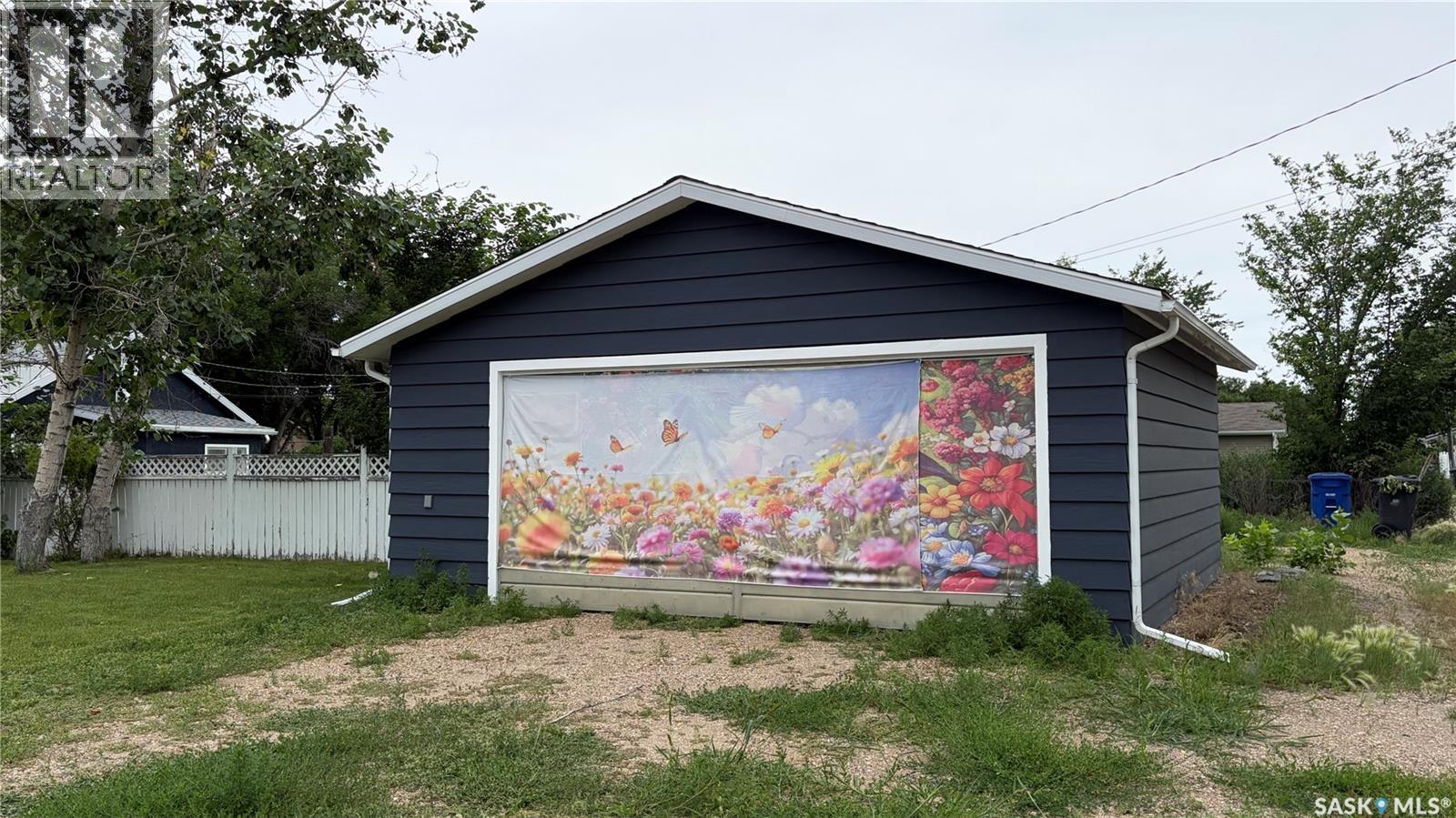 320 Aspen Street, Maple Creek, SK - Outdoor