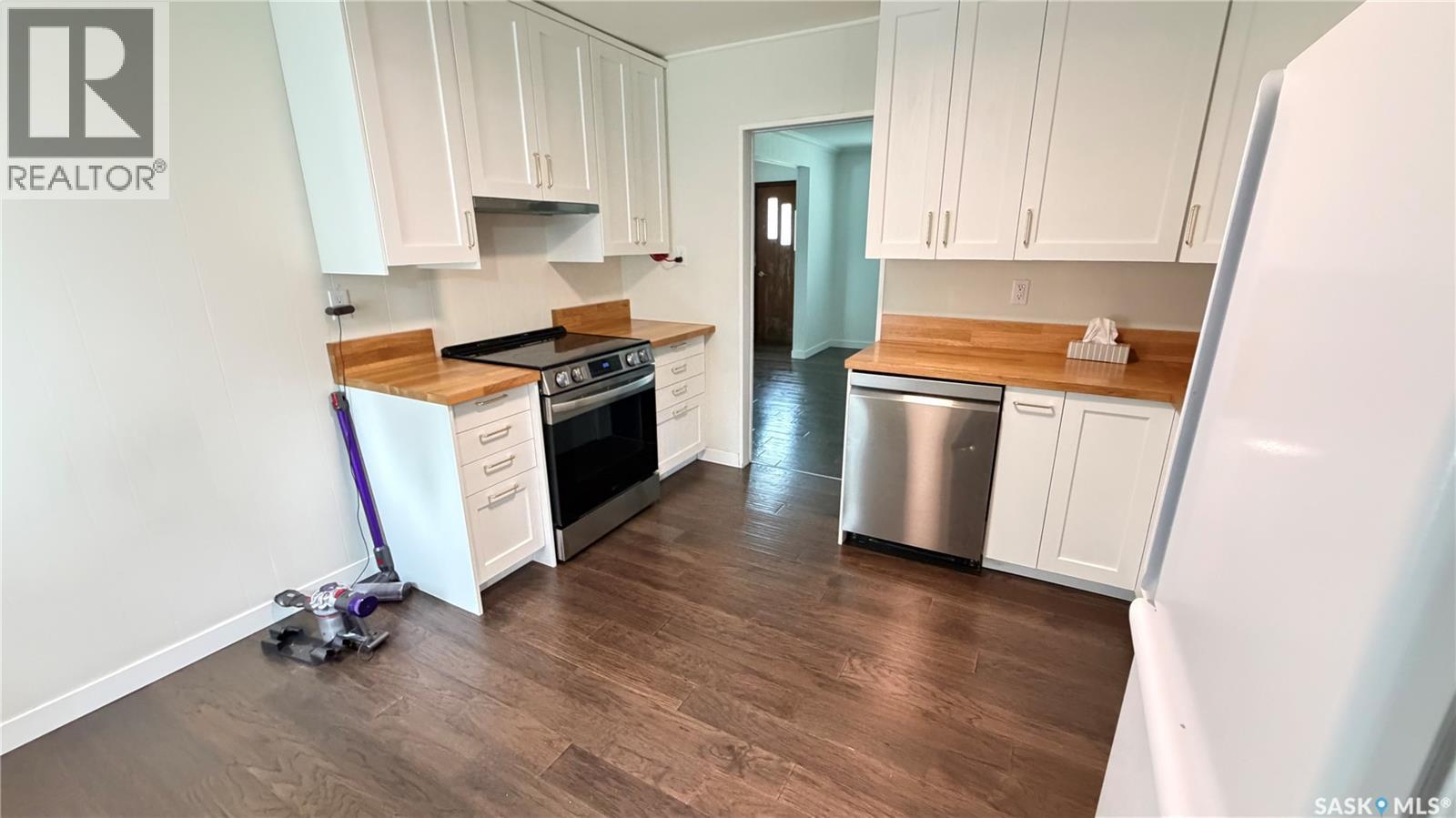 320 Aspen Street, Maple Creek, SK - Indoor Photo Showing Kitchen