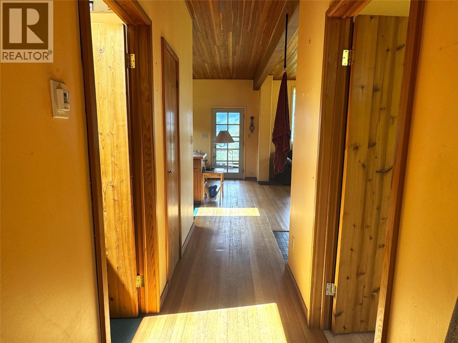 9155 Highway 6, Silverton, BC - Indoor Photo Showing Other Room