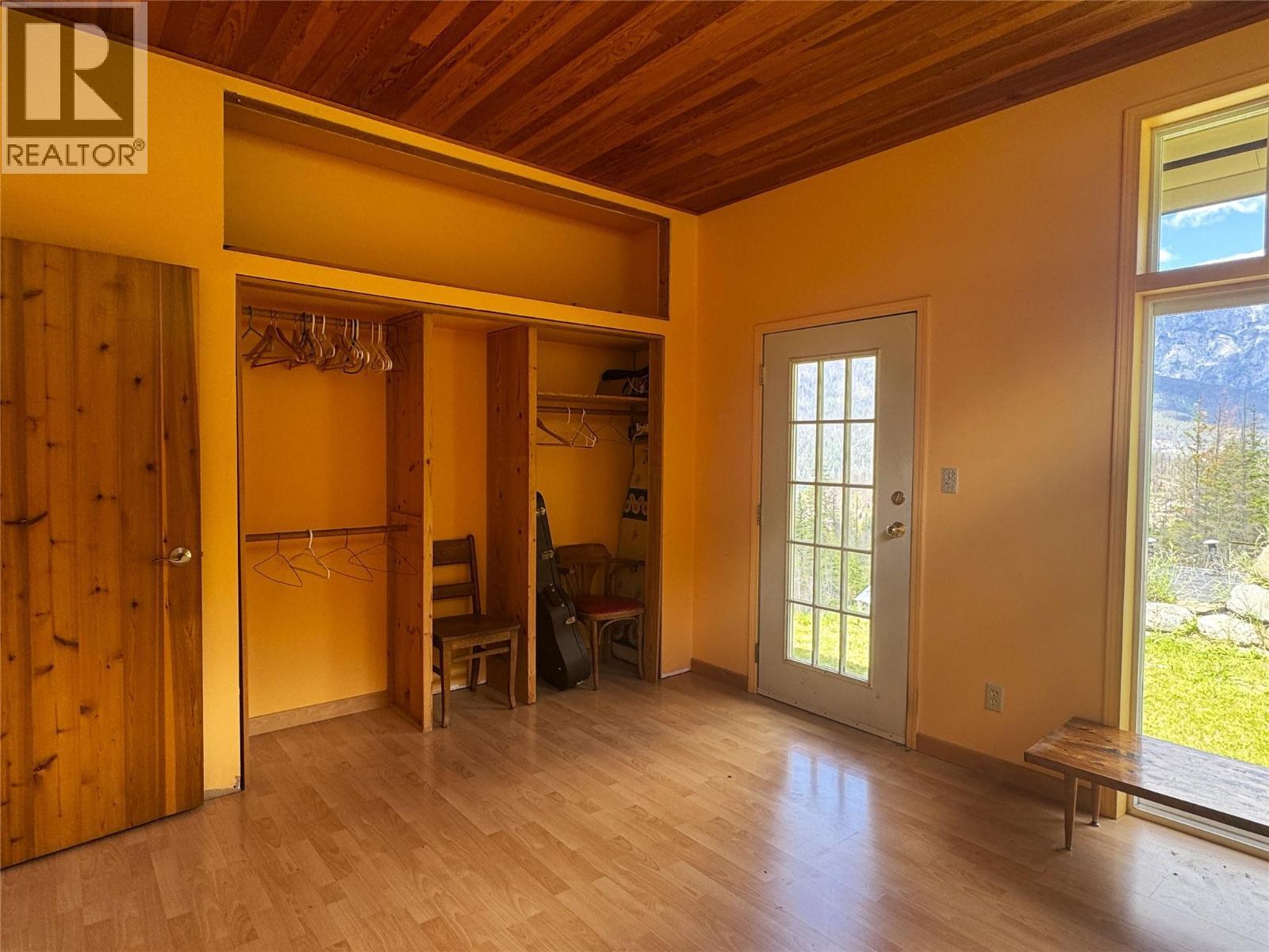 9155 Highway 6, Silverton, BC - Indoor Photo Showing Other Room