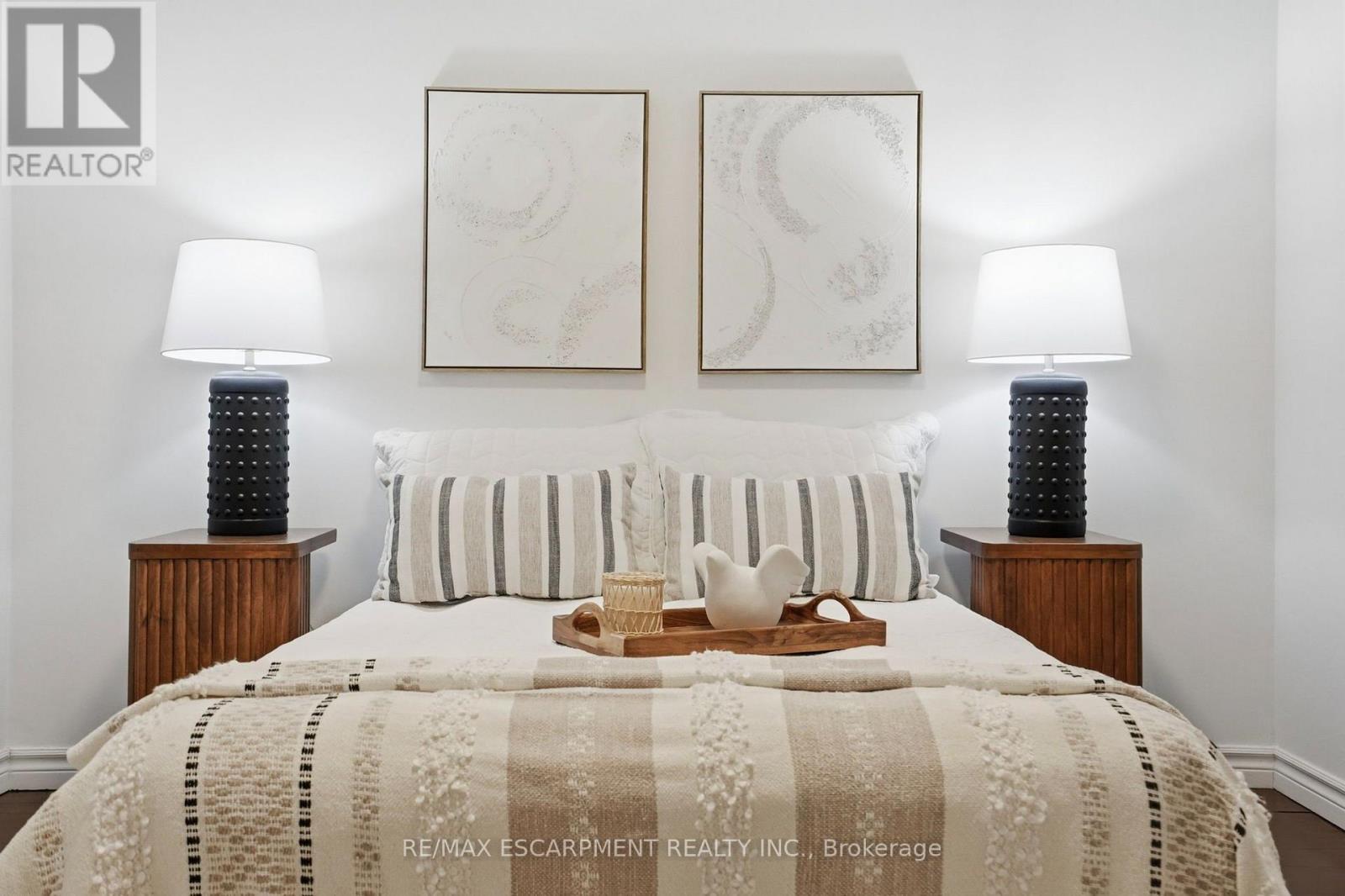 104 Dallas Avenue, Hamilton, ON - Indoor Photo Showing Bedroom